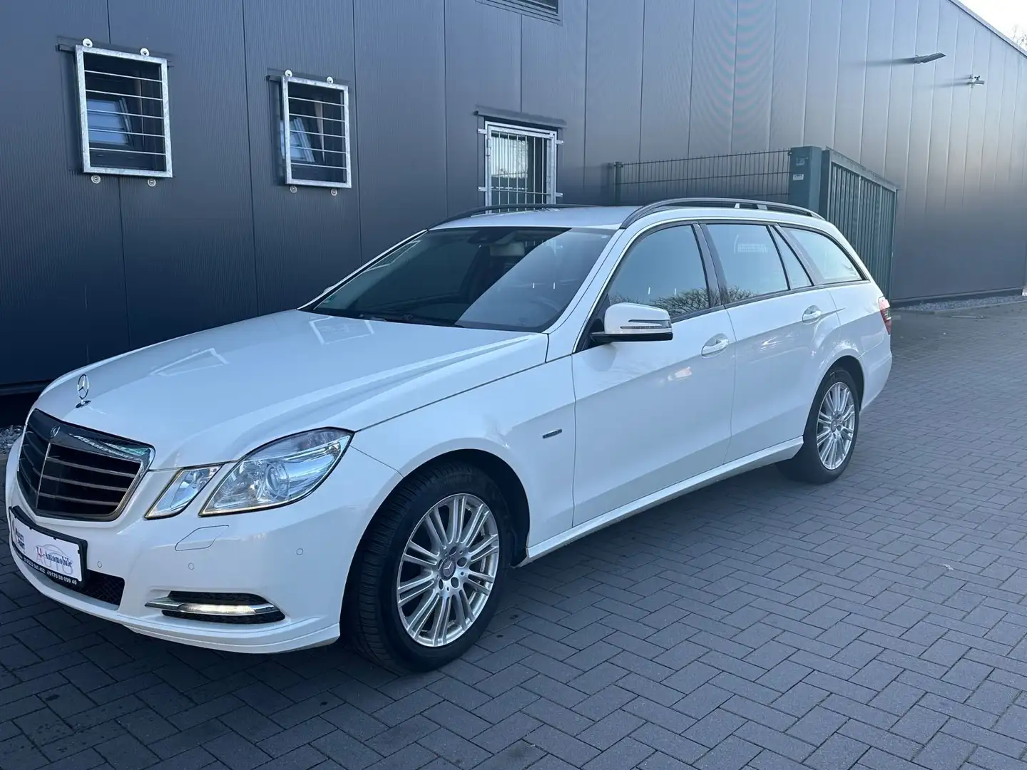 Mercedes-Benz E 250 E -Klasse T-Modell E 250 CDI 4-Matic Weiß - 1