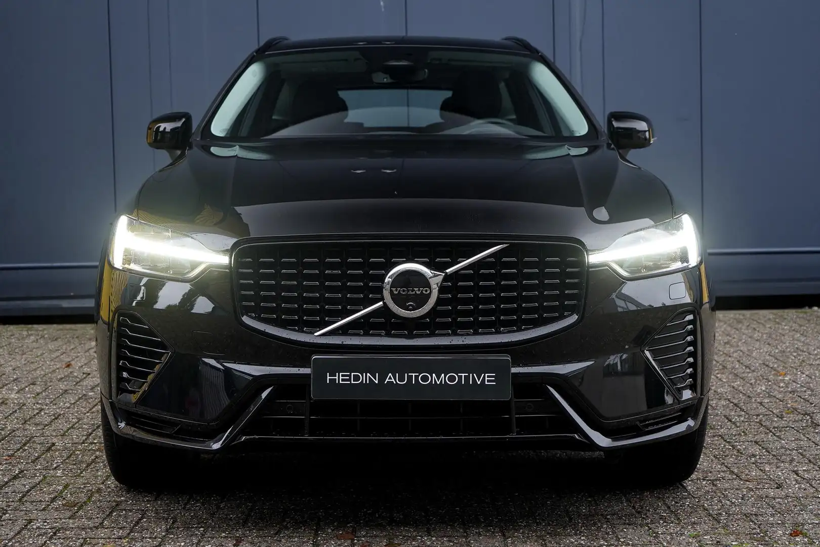 Volvo XC60 2.0 T6 Plug-in hybrid AWD Ultra Dark | Trekhaak | Zwart - 2