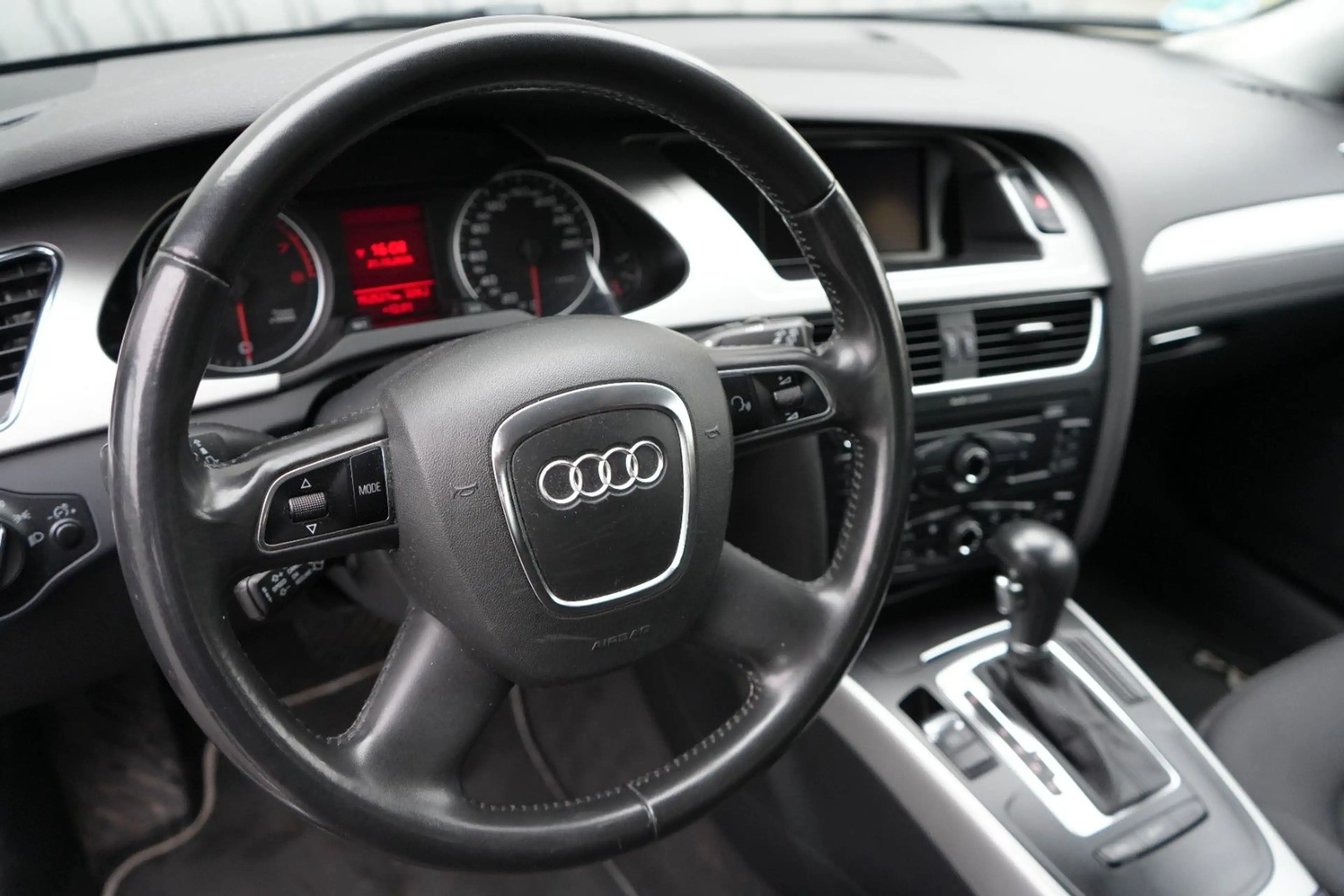Audi A4 1.8 TFSI Automatik/Scheckheft/Bi-Xenon/AHK — photo 13