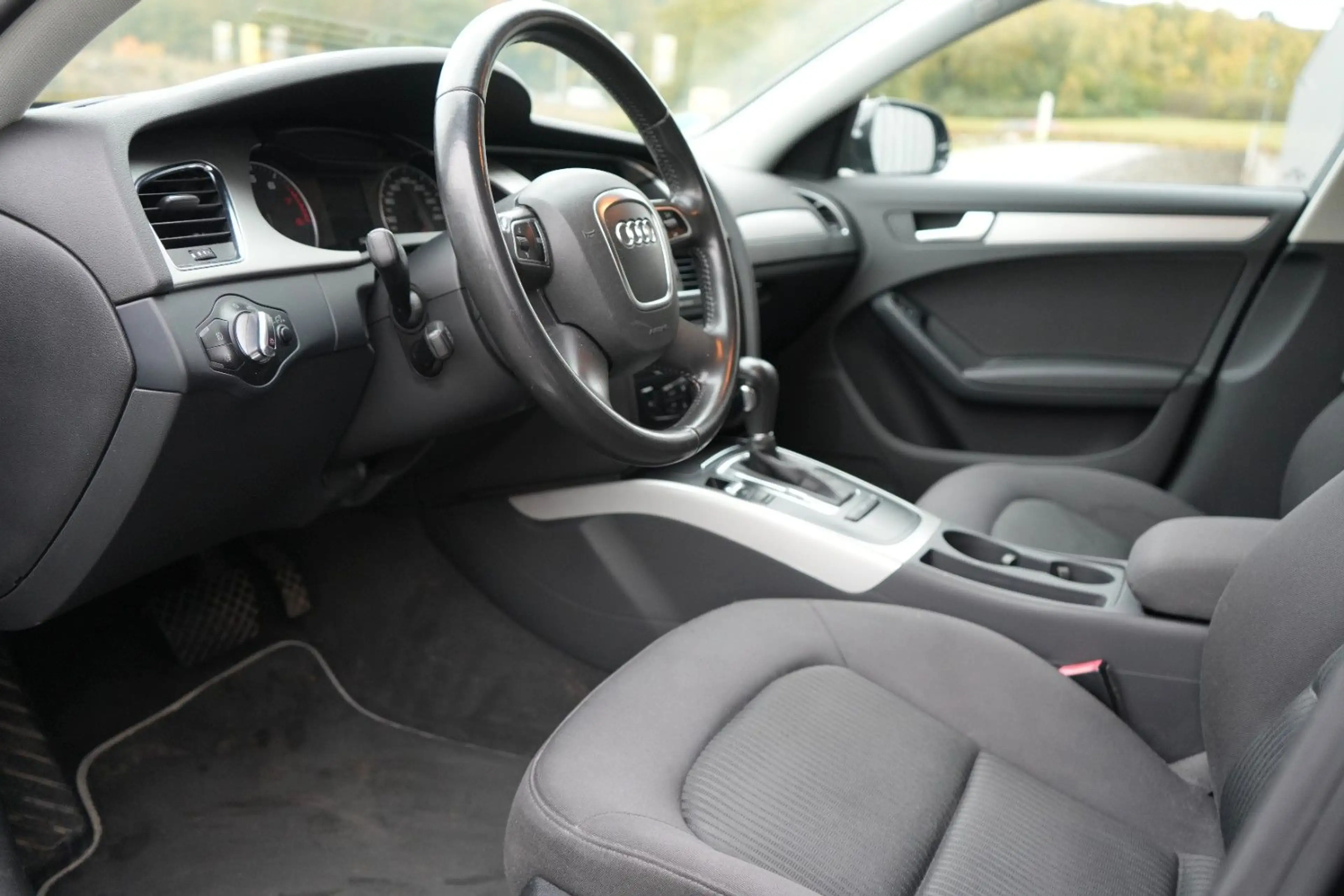 Audi A4 1.8 TFSI Automatik/Scheckheft/Bi-Xenon/AHK — photo 12