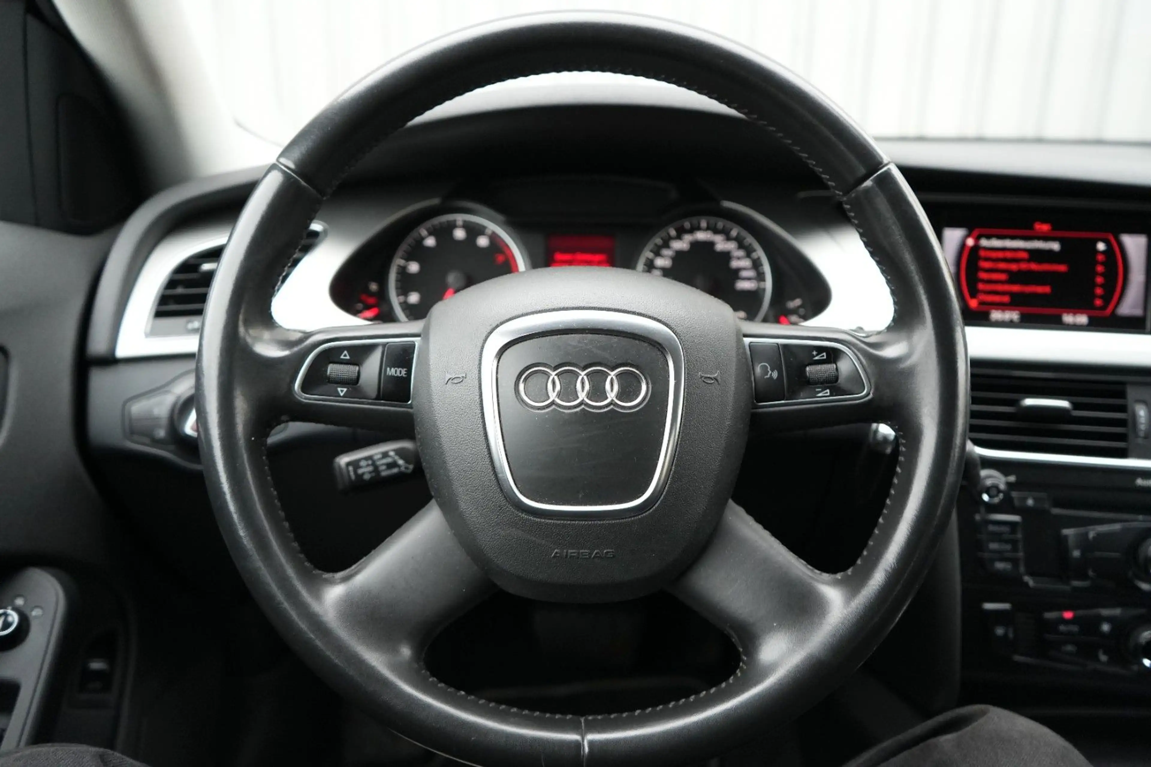 Audi A4 1.8 TFSI Automatik/Scheckheft/Bi-Xenon/AHK — photo 14