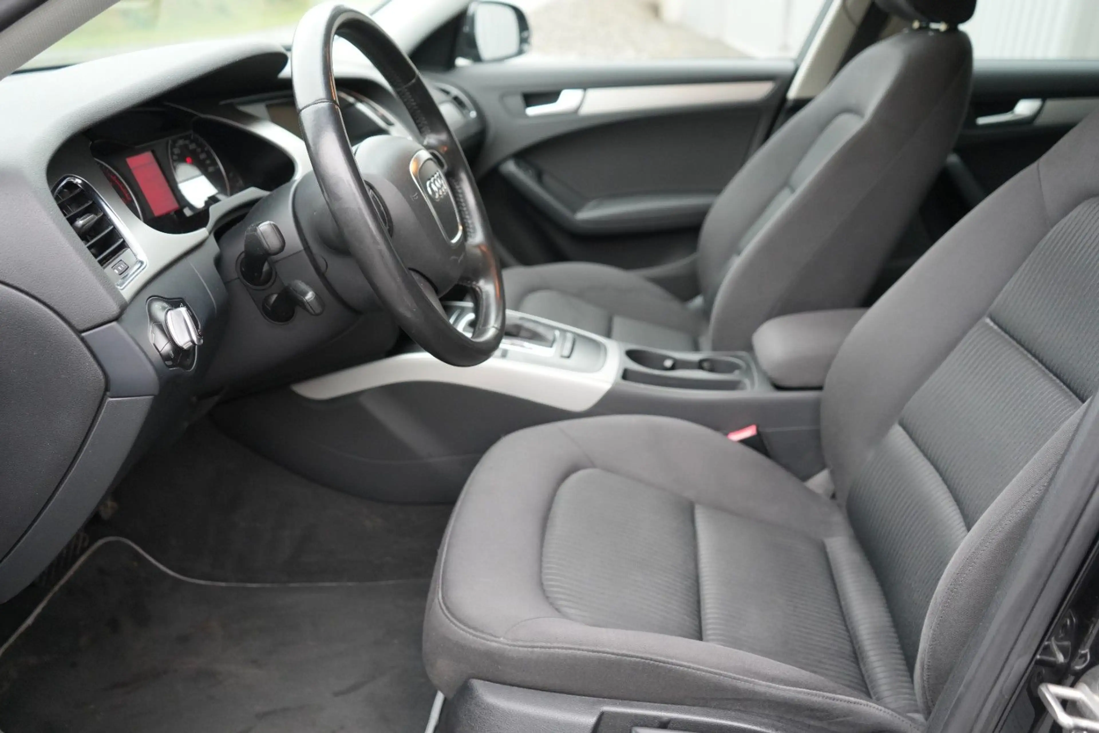 Audi A4 1.8 TFSI Automatik/Scheckheft/Bi-Xenon/AHK — photo 11
