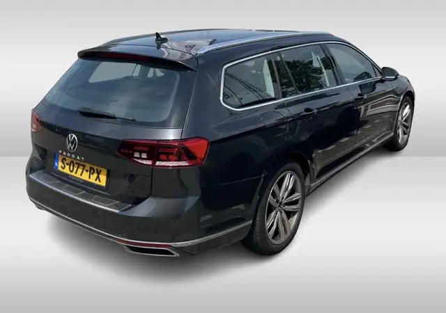 Volkswagen Passat view 2