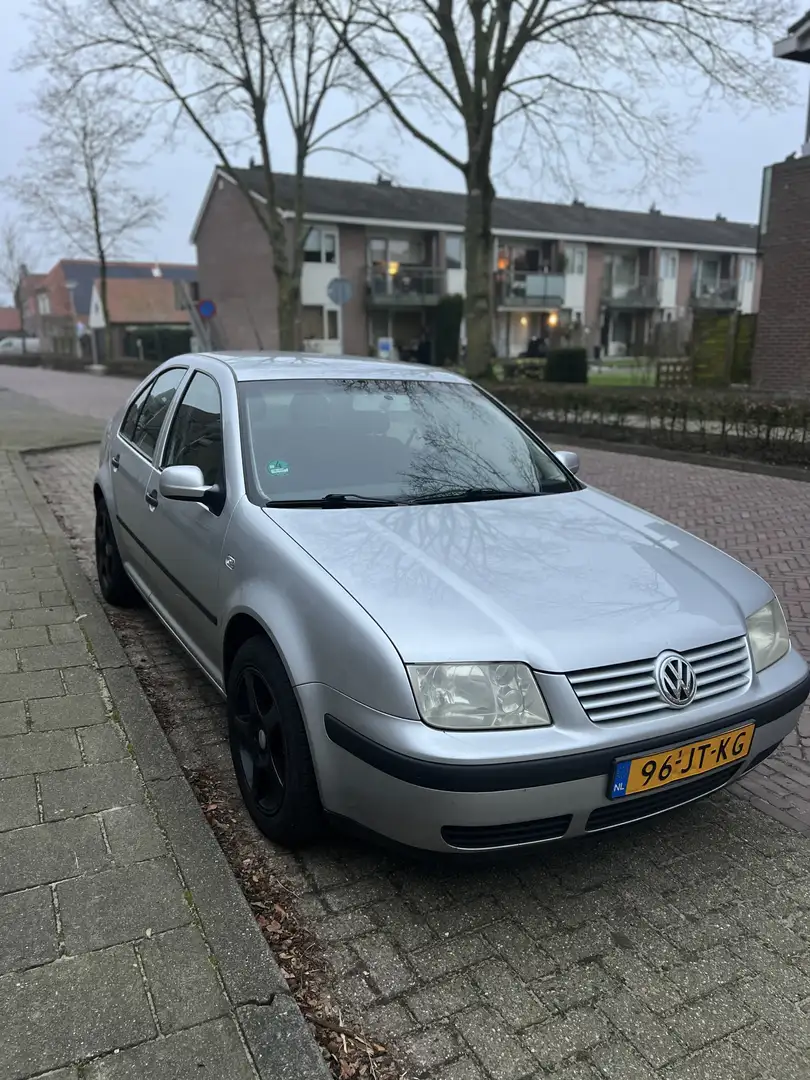 Volkswagen Bora 1.6-16V Grijs - 1