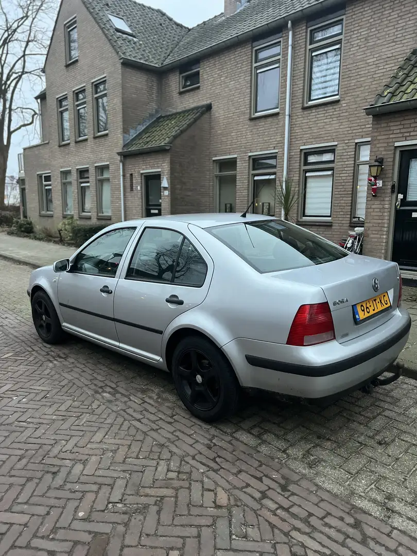 Volkswagen Bora 1.6-16V Grijs - 2