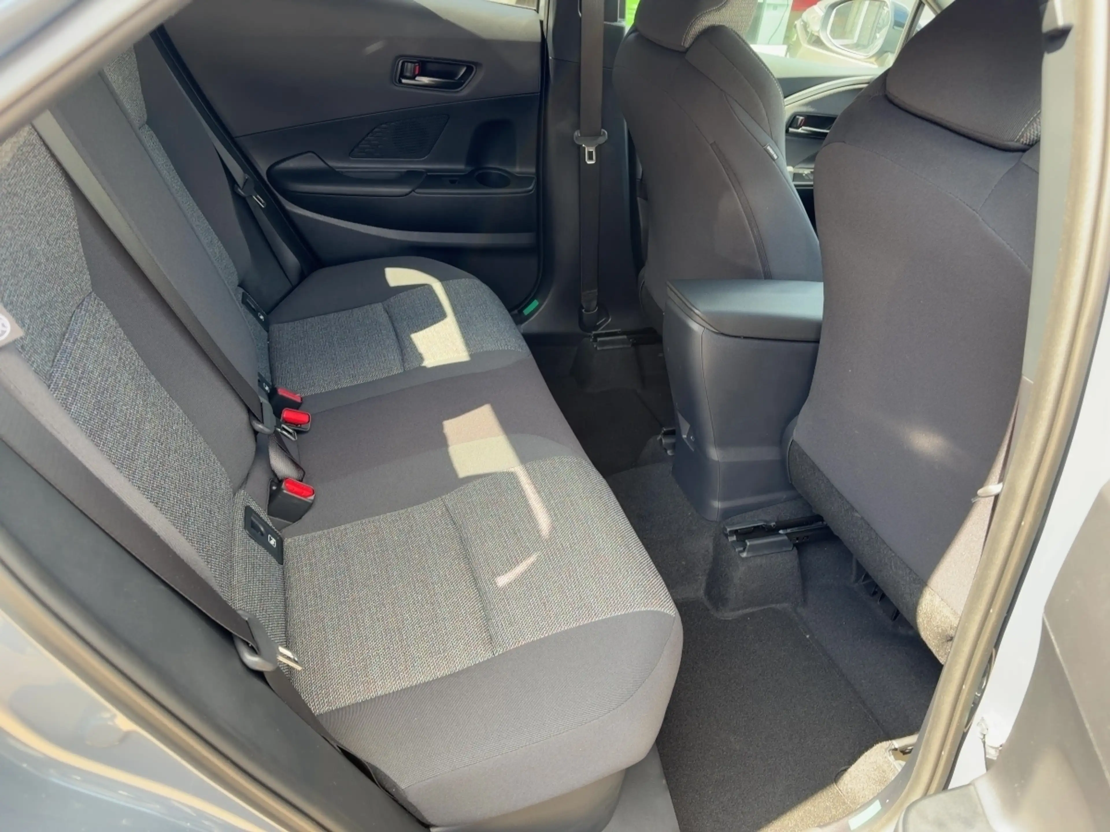 Toyota C-HR 1,8-l-Hybrid Teamplayer+SHZ+PDC+R-KAM — photo 11