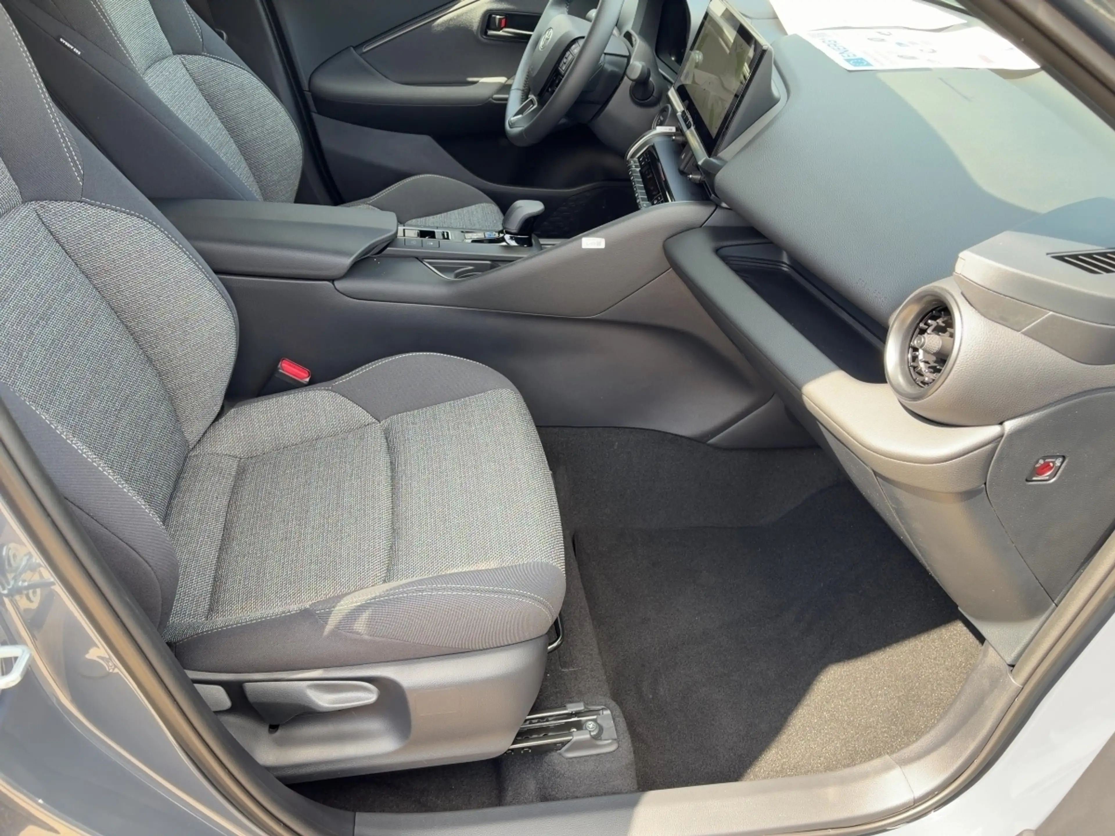 Toyota C-HR 1,8-l-Hybrid Teamplayer+SHZ+PDC+R-KAM — photo 10