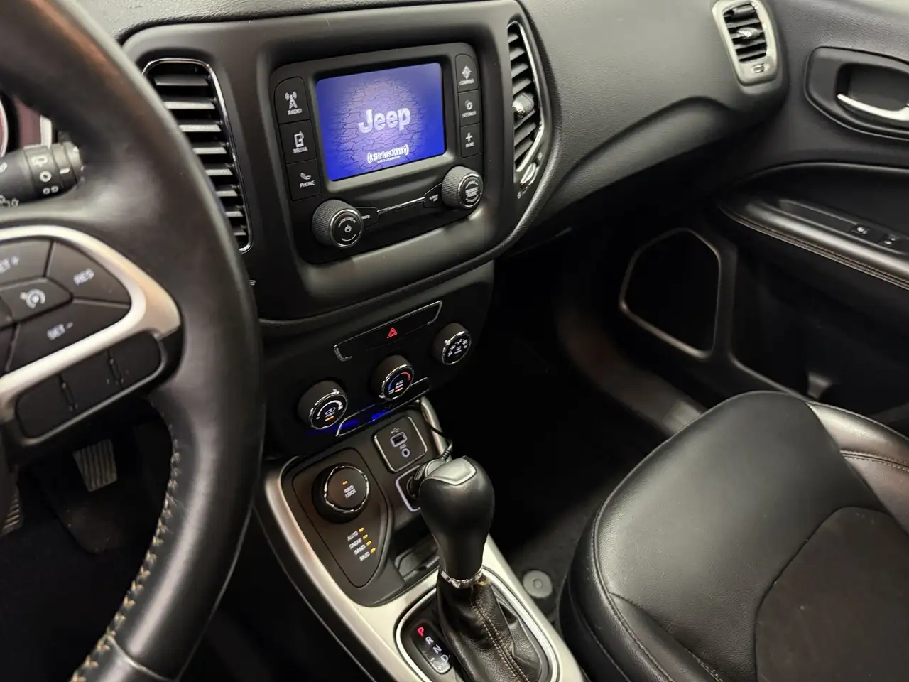 Jeep Compass снимка Jeep Compass