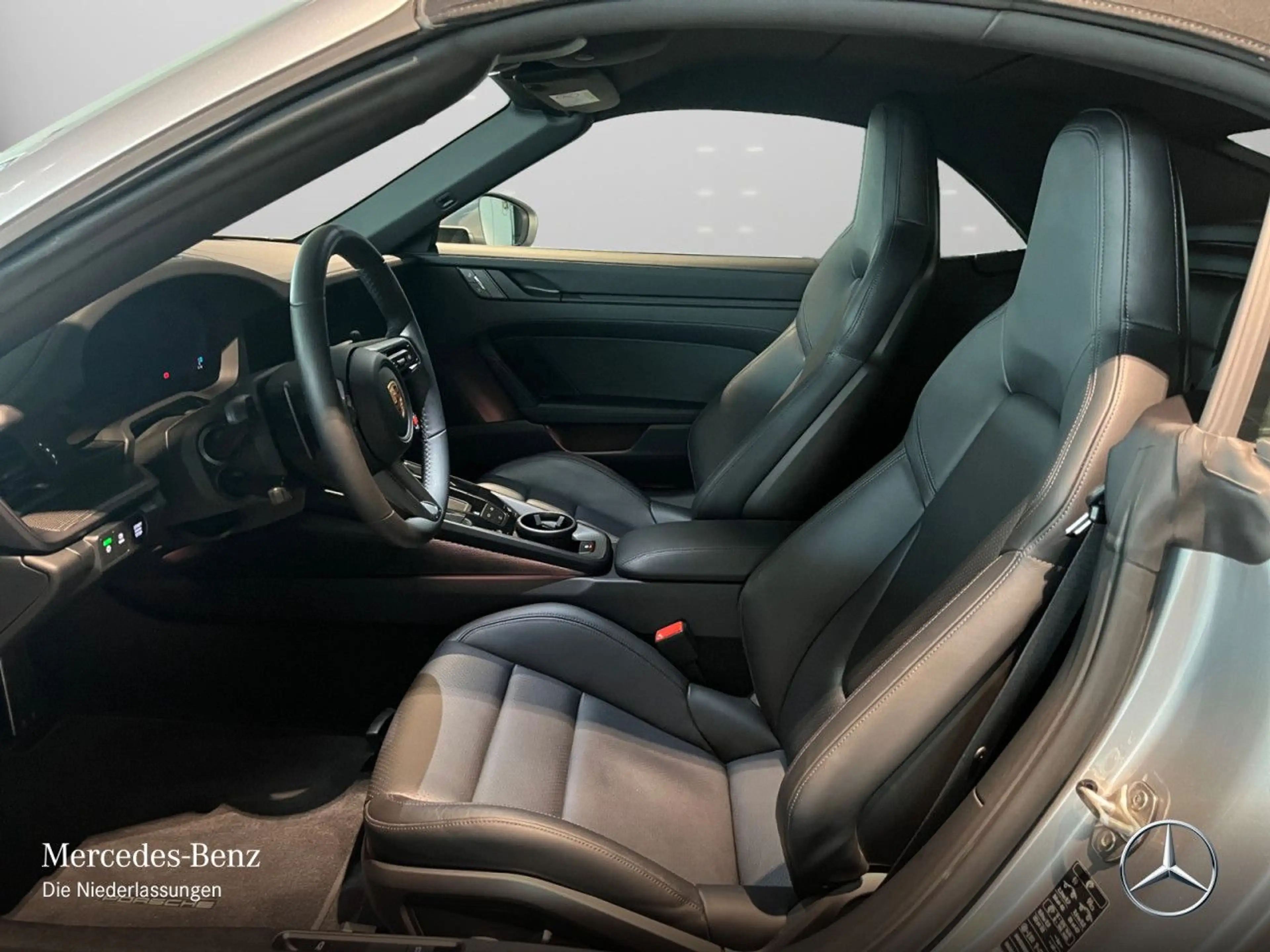 Porsche 911 Carrera GTS Cabriolet — photo 11