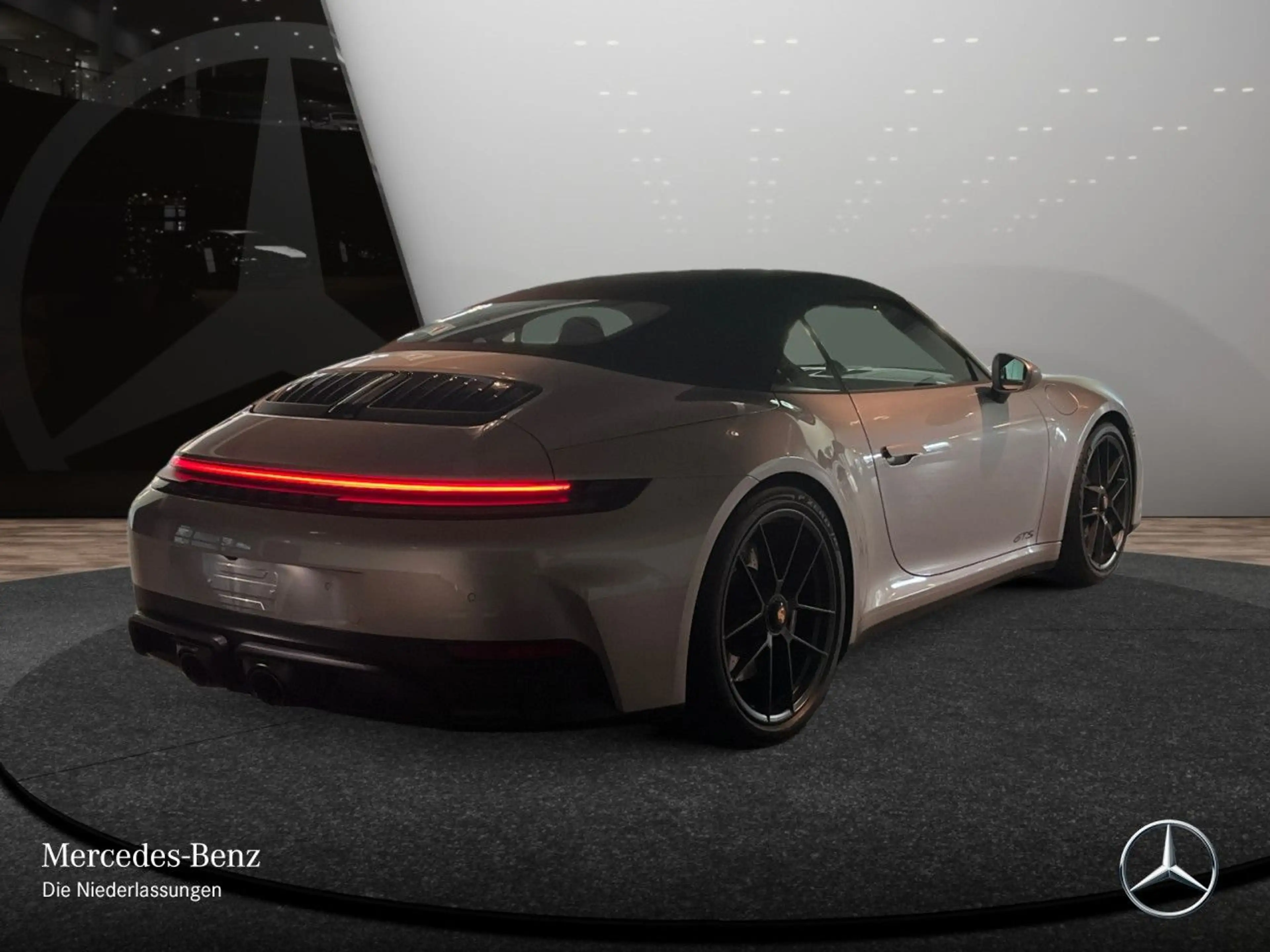 Porsche 911 Carrera GTS Cabriolet — photo 8