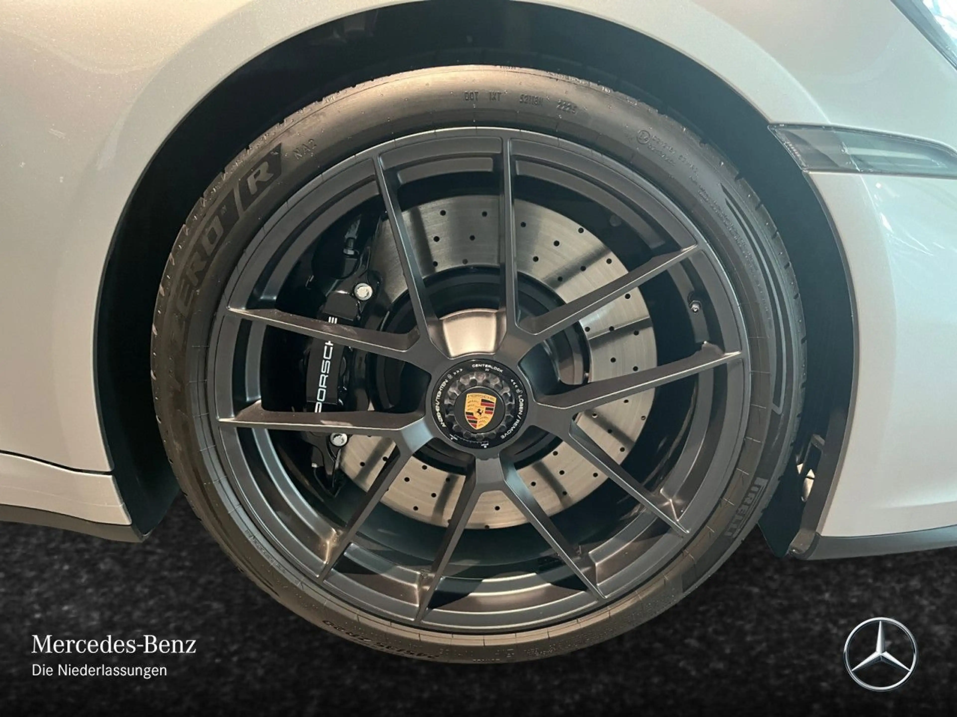 Porsche 911 Carrera GTS Cabriolet — photo 6
