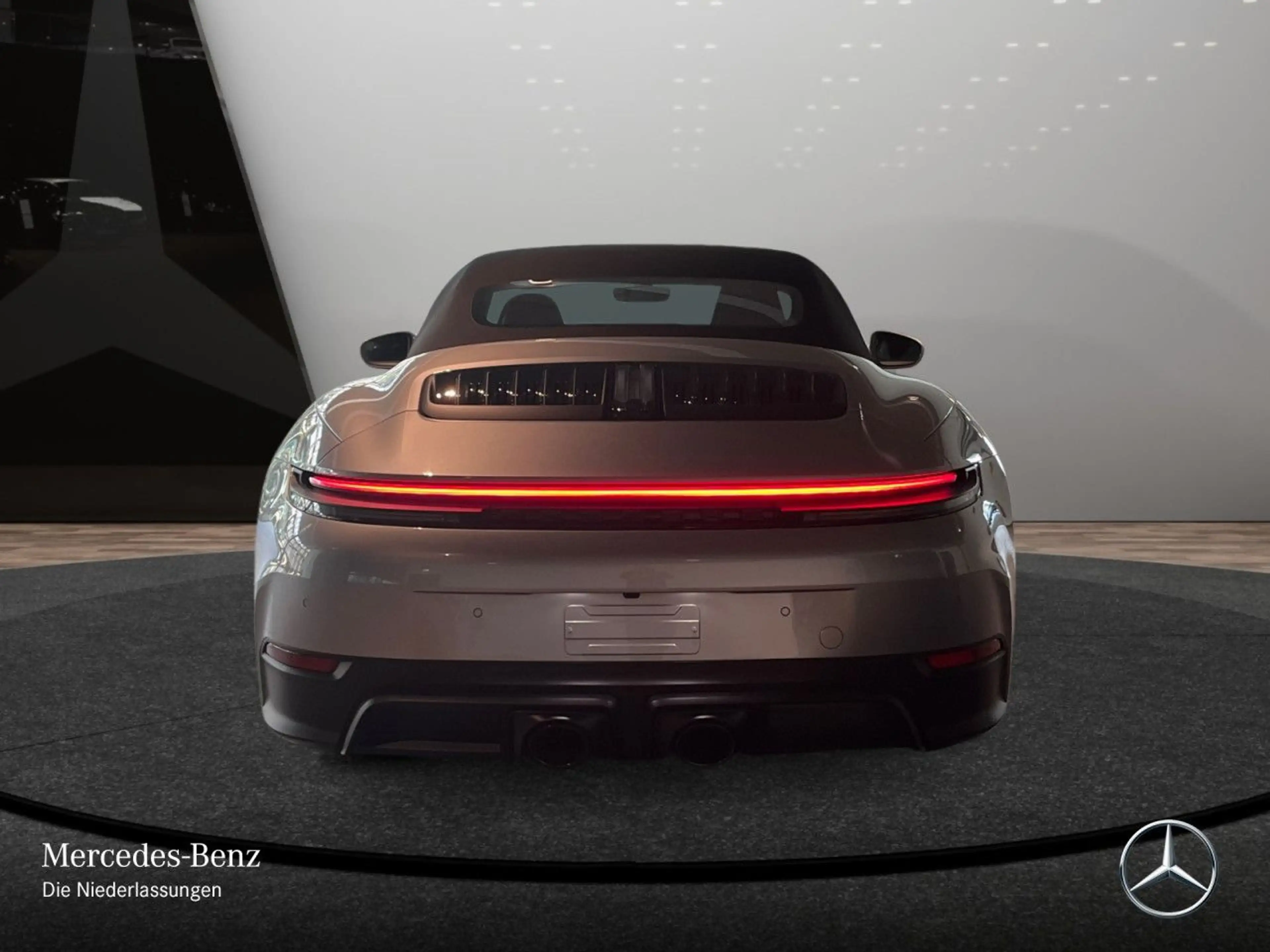 Porsche 911 Carrera GTS Cabriolet — photo 9