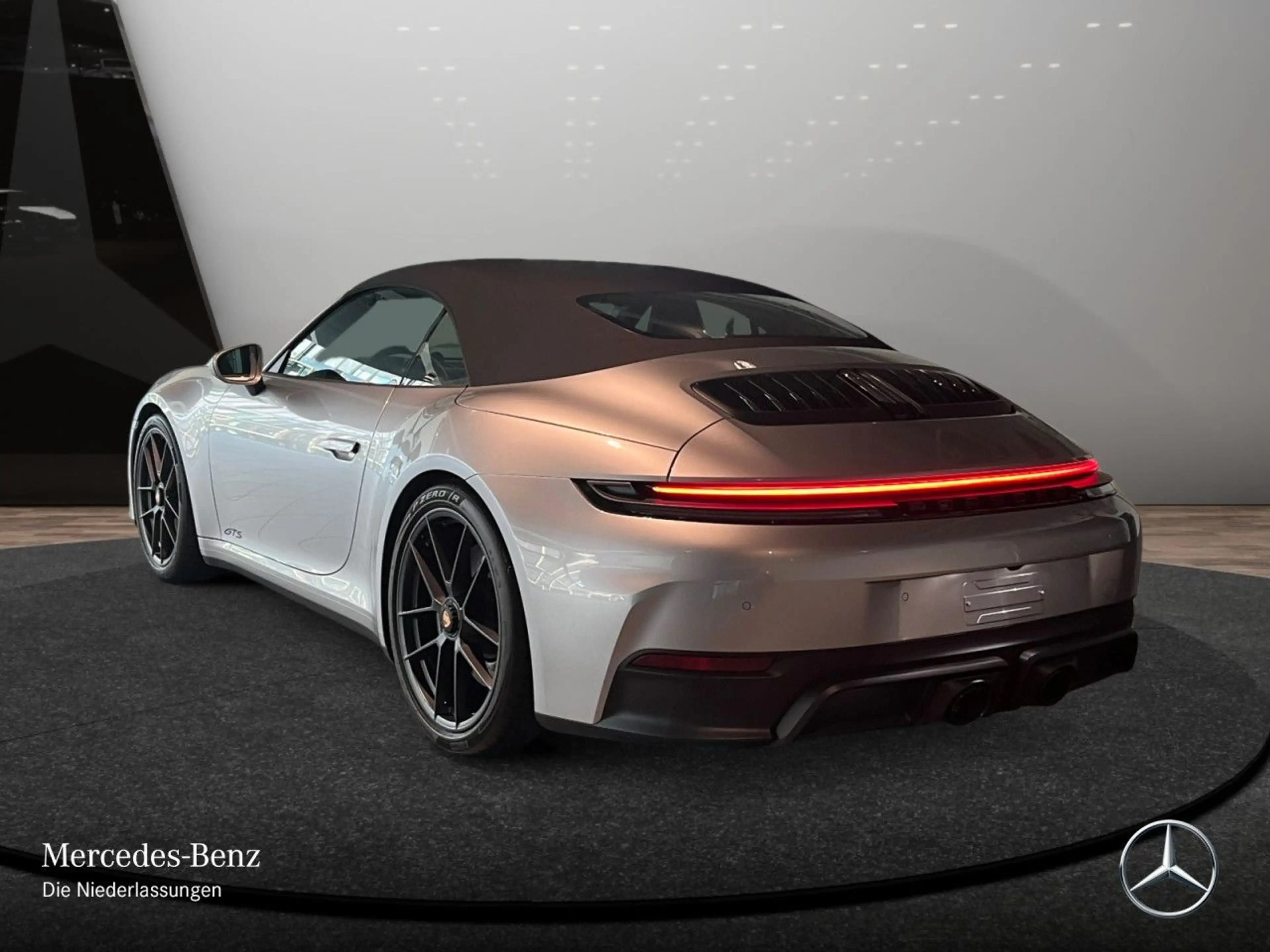 Porsche 911 Carrera GTS Cabriolet — photo 10