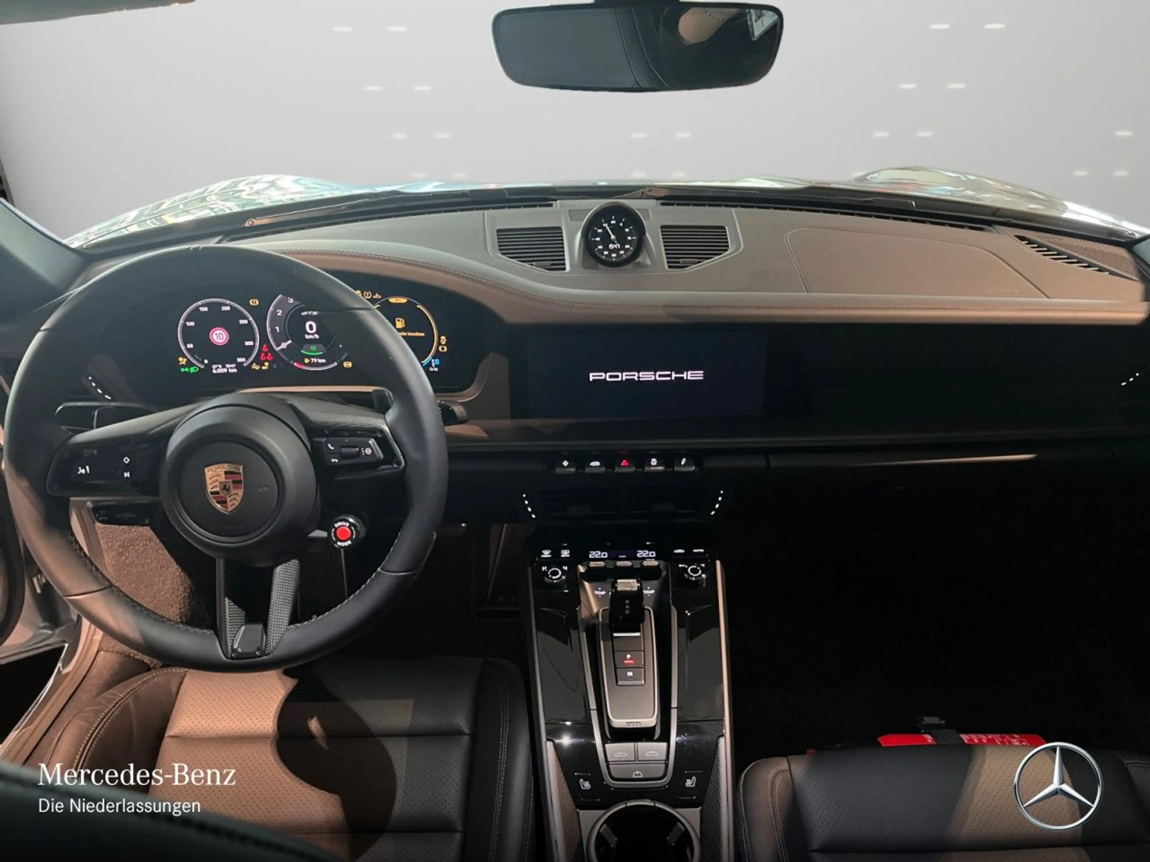Porsche 911 Carrera GTS Cabriolet — photo 13