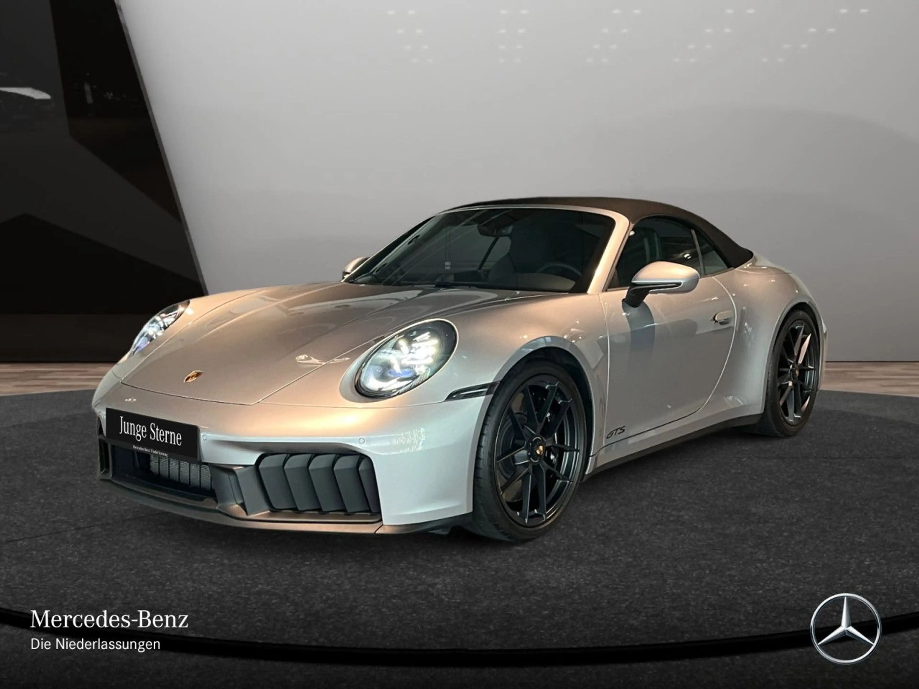 Porsche 911 Carrera GTS Cabriolet — photo 2