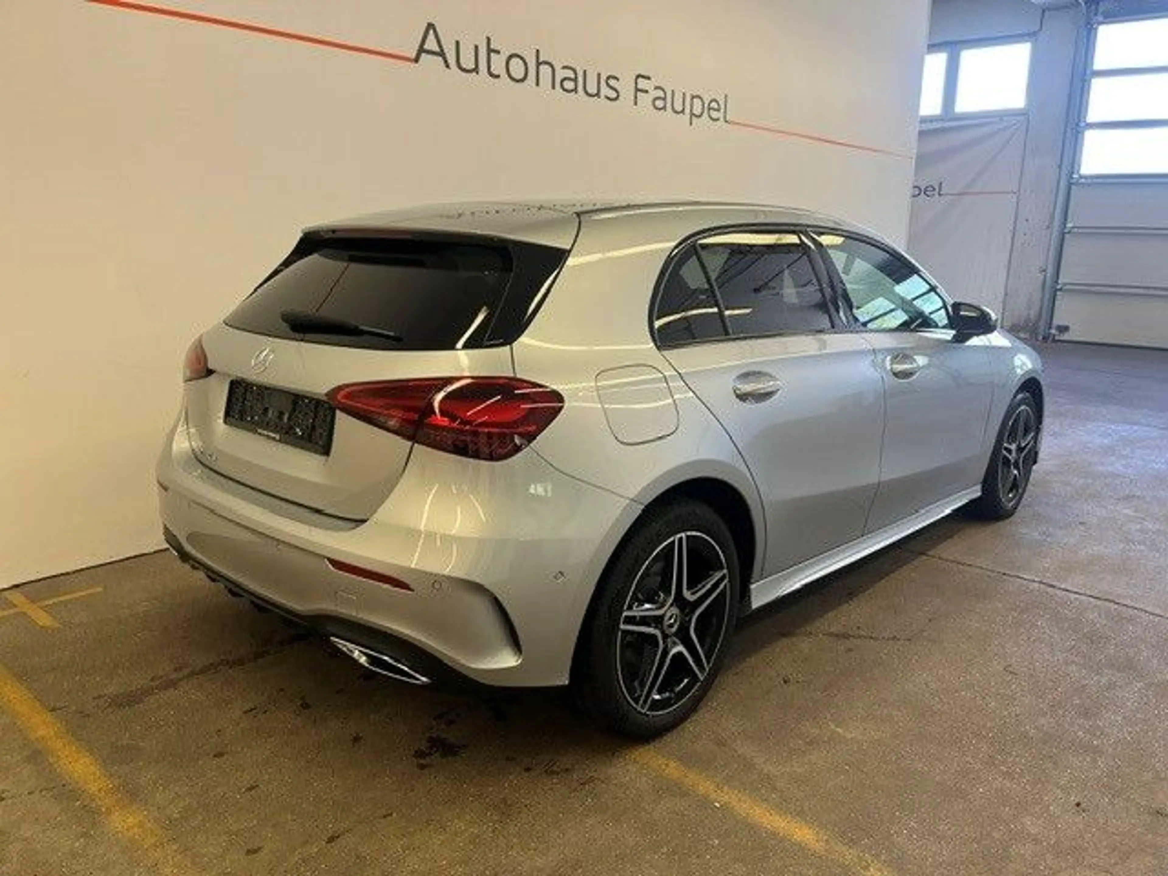 Mercedes-Benz A 250 e AMG-Line Panorama Distronic Keyless Go — photo 2