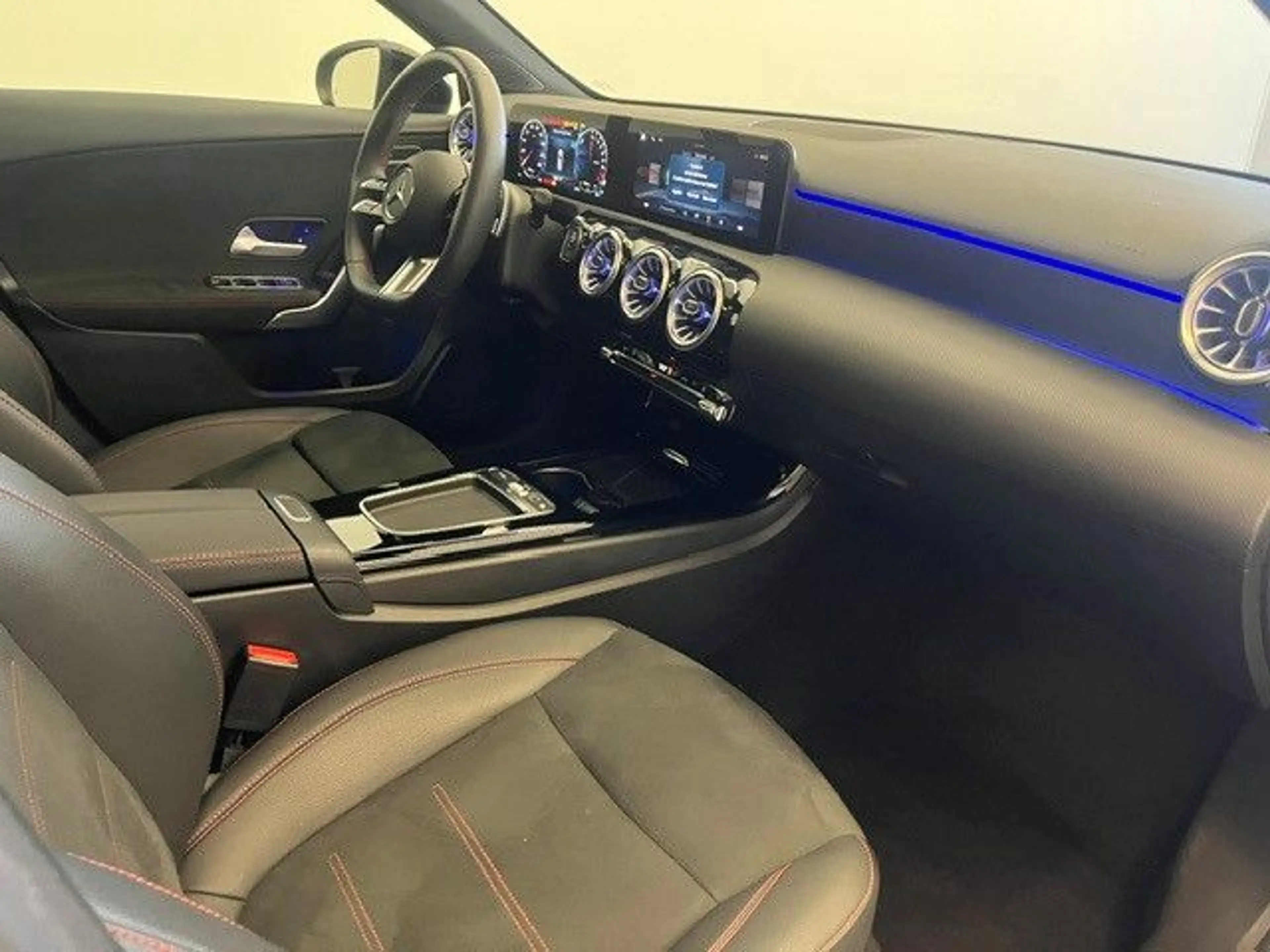 Mercedes-Benz A 250 e AMG-Line Panorama Distronic Keyless Go — photo 6