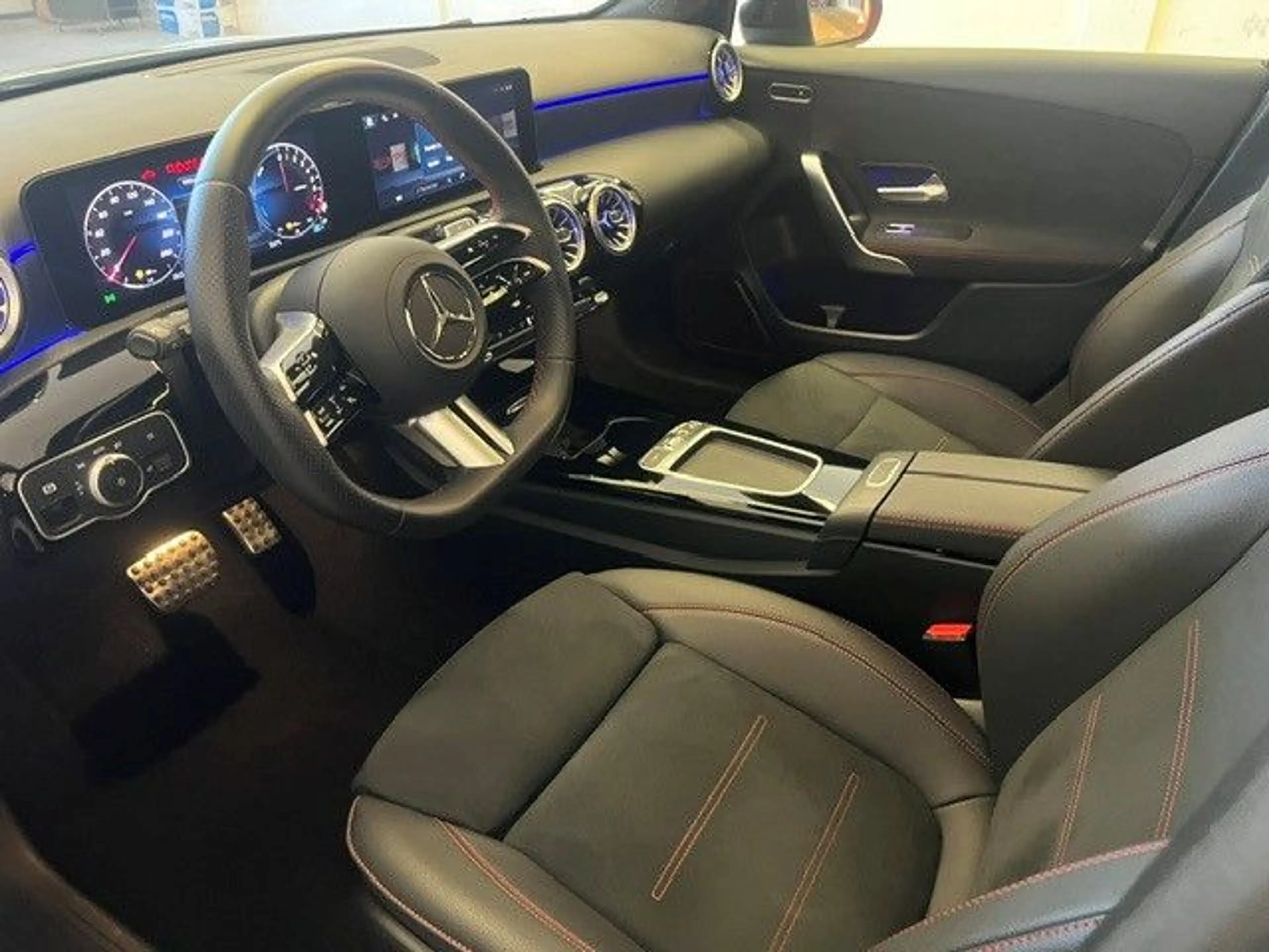 Mercedes-Benz A 250 e AMG-Line Panorama Distronic Keyless Go — photo 5