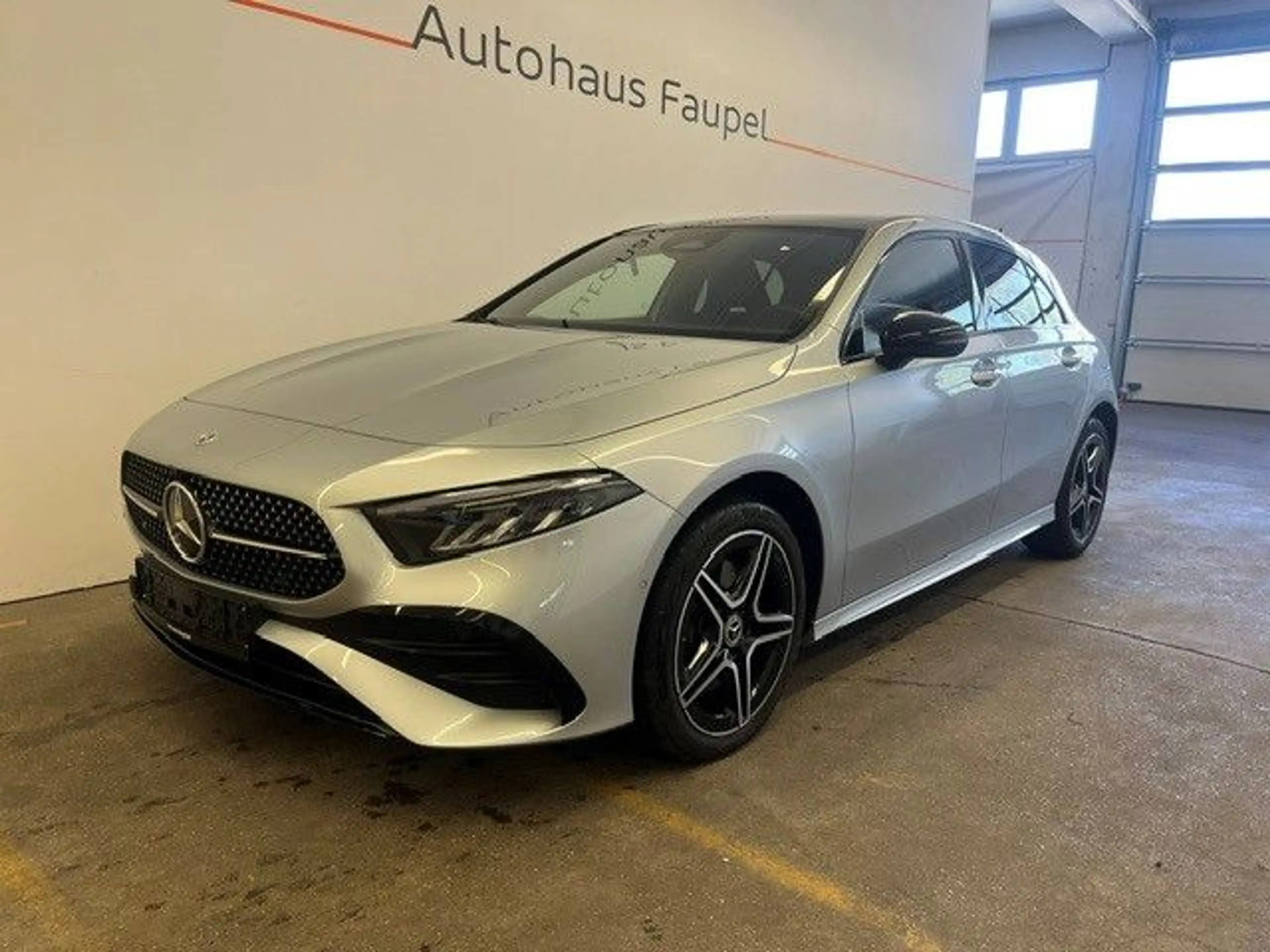 Mercedes-Benz A 250 e AMG-Line Panorama Distronic Keyless Go — photo 4