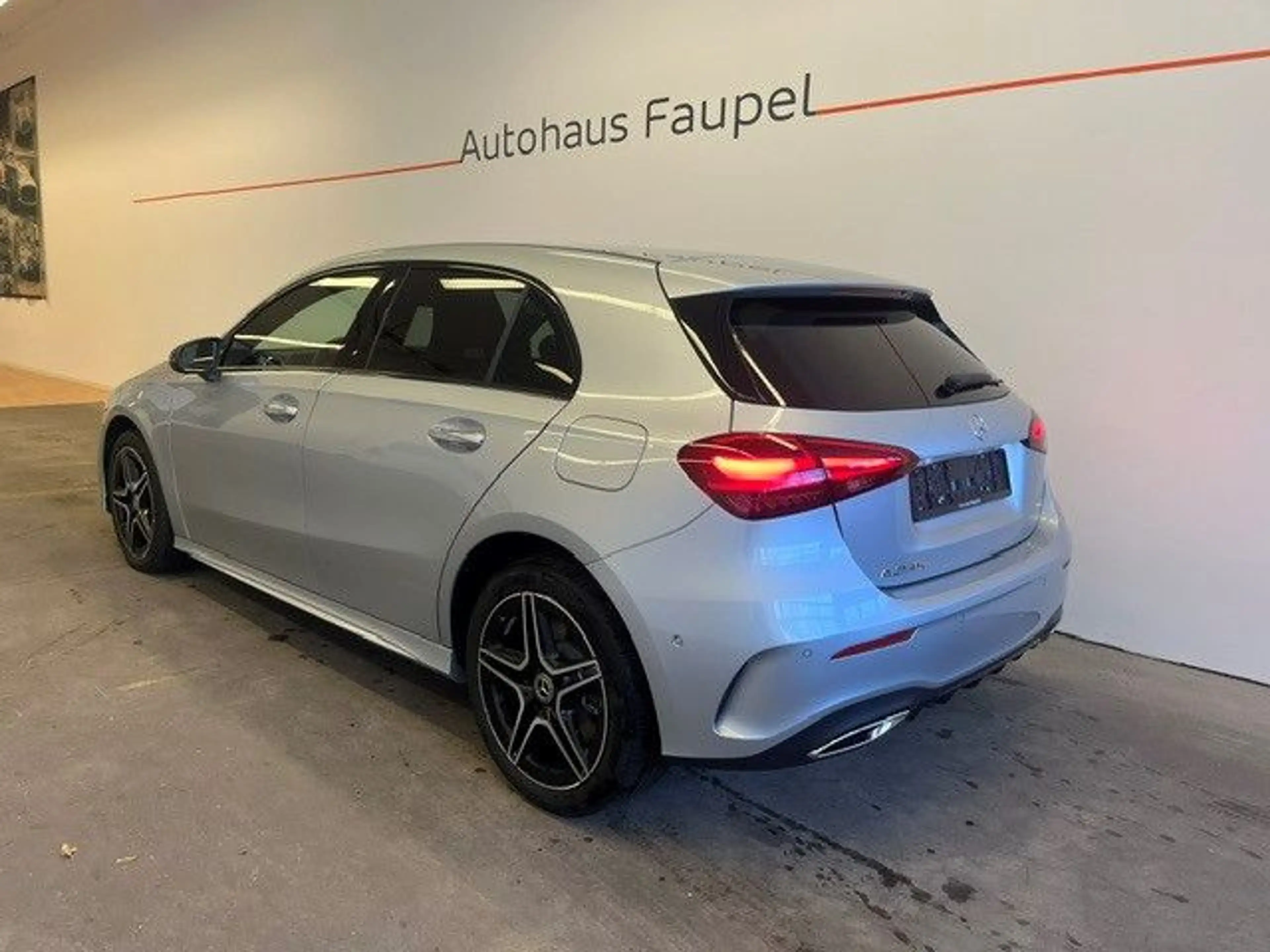 Mercedes-Benz A 250 e AMG-Line Panorama Distronic Keyless Go — photo 3