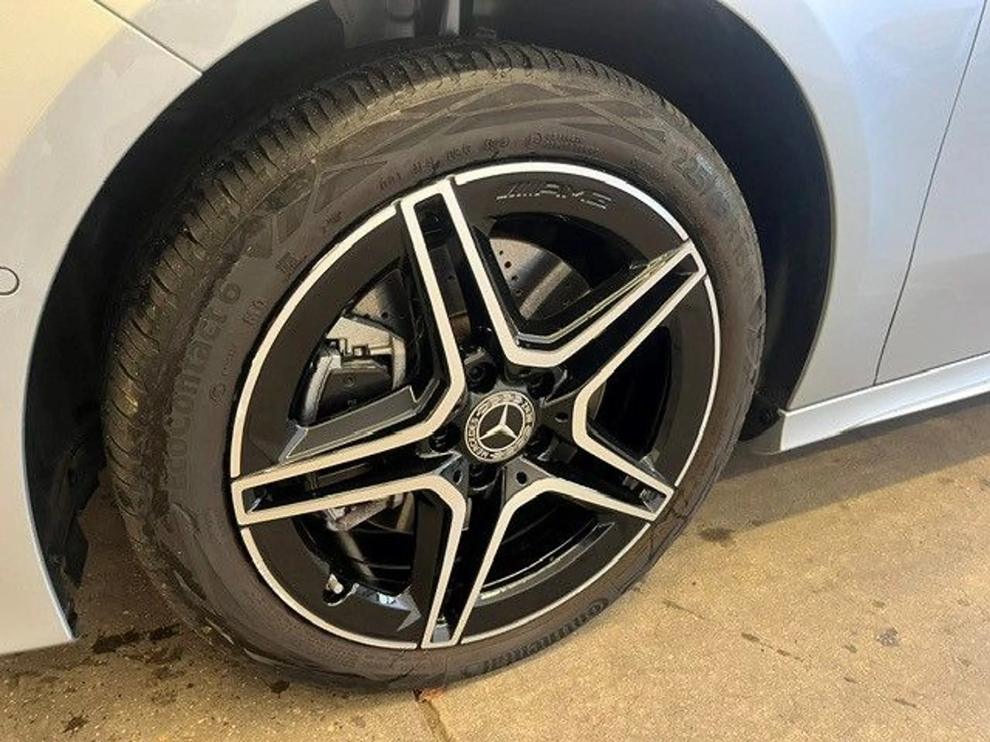 Mercedes-Benz A 250 e AMG-Line Panorama Distronic Keyless Go — photo 15