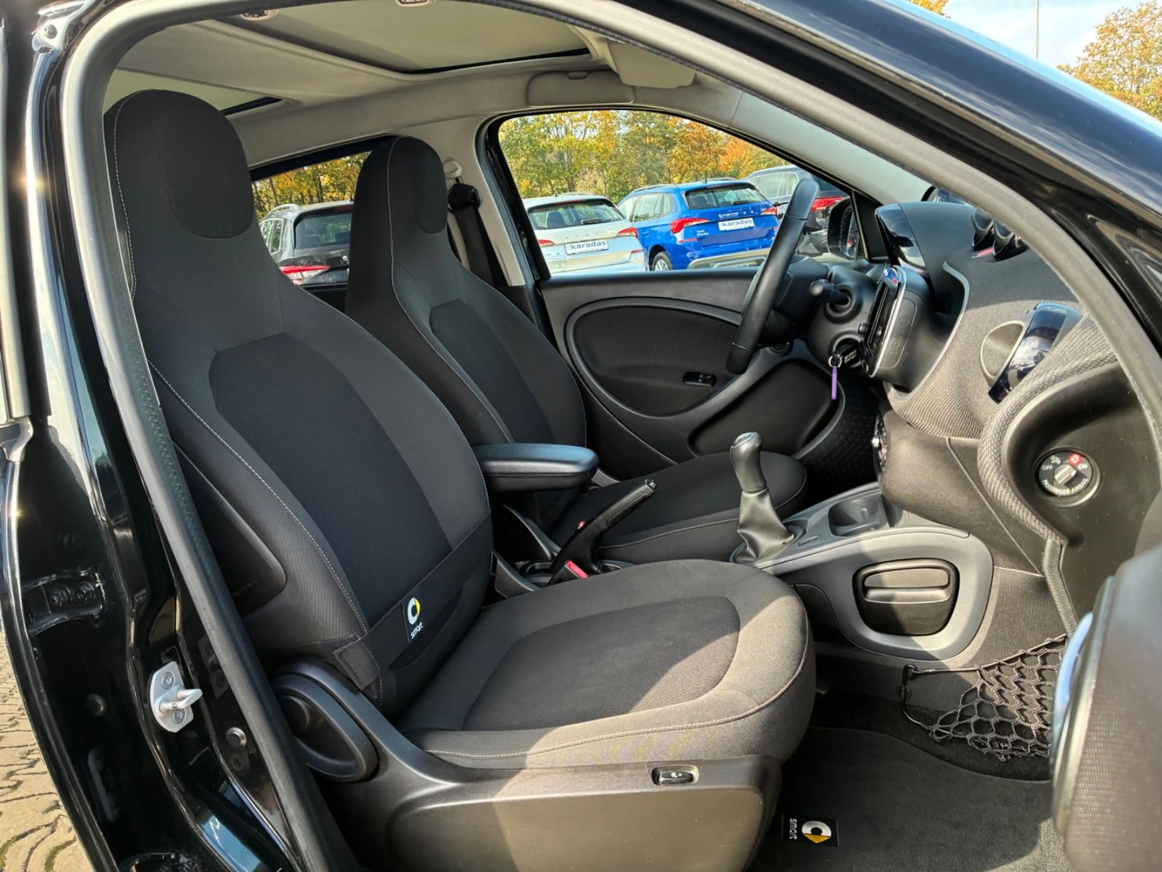 smart forFour -52.361KM/Glasdach/Navi/SHZ — photo 13