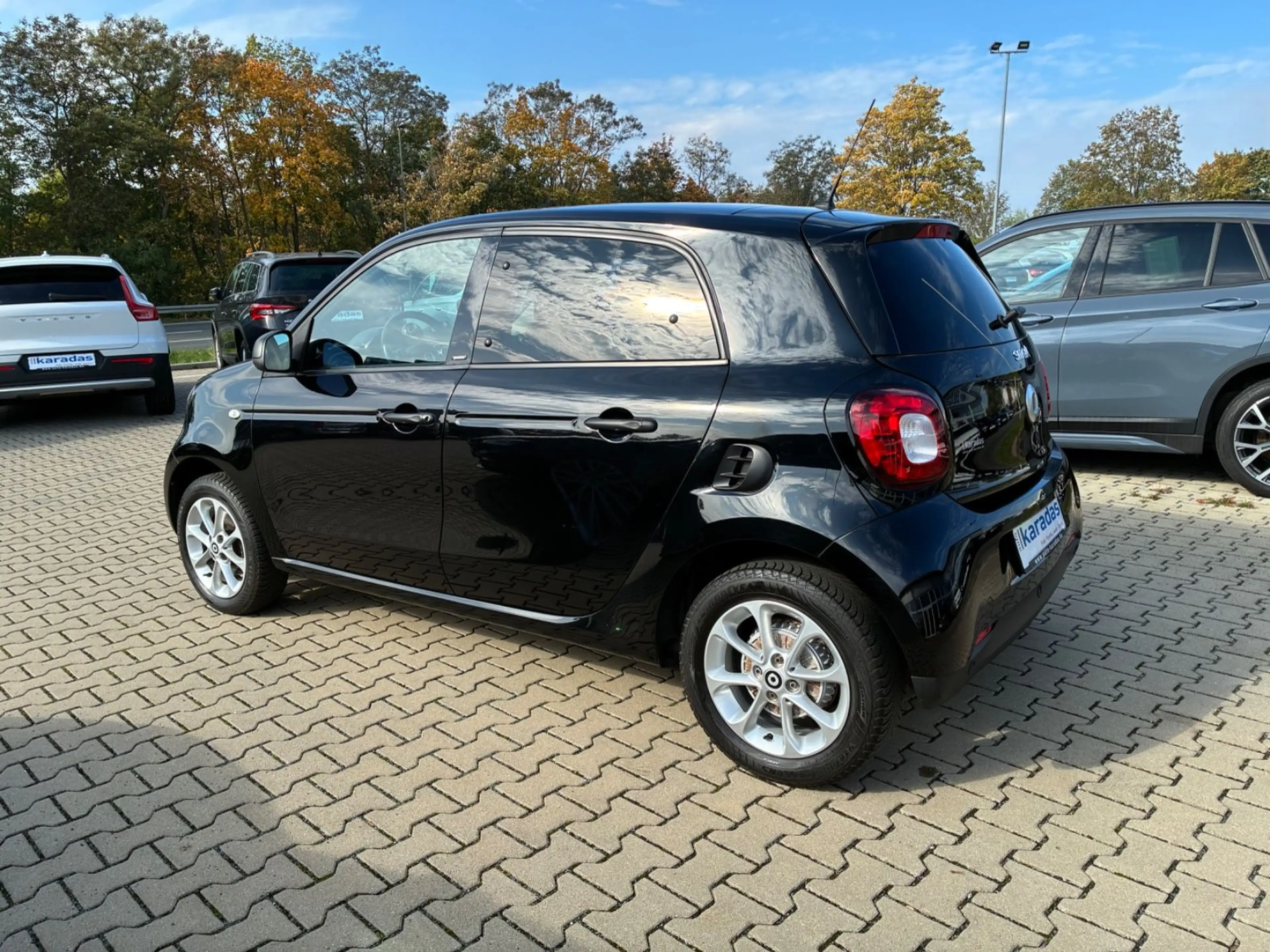 smart forFour -52.361KM/Glasdach/Navi/SHZ — photo 4