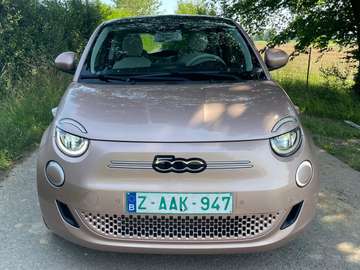 42 kWh La Prima 4 voitures 2 rose gold et 1 noir Cabrio et 1 Rose gold berline Prix TVAC garantie possible jusque 2032