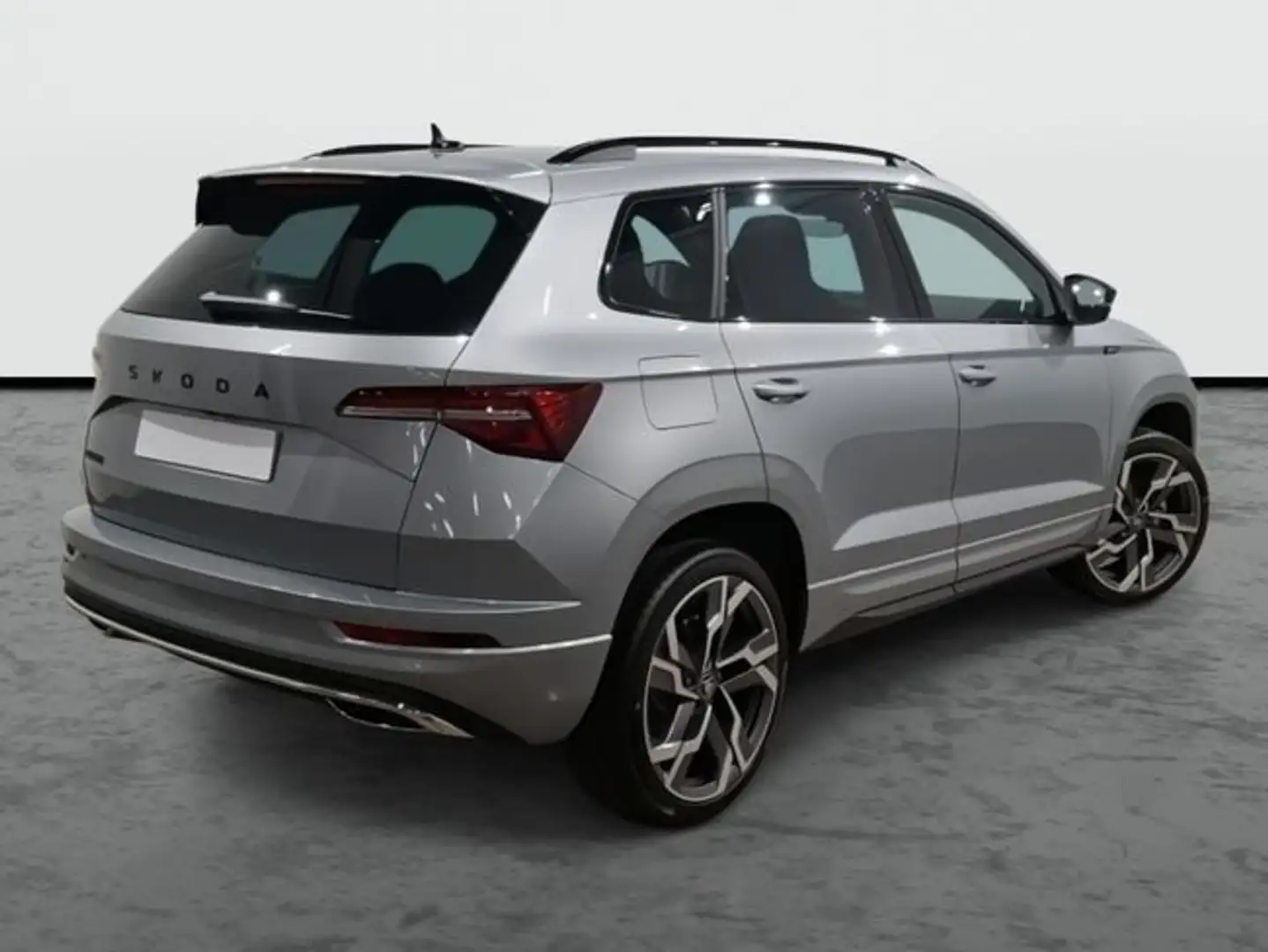 Skoda Karoq Sportline Advanced 1.5 TSI 110 kW (150 CV) DSG 7 v Plateado - 2