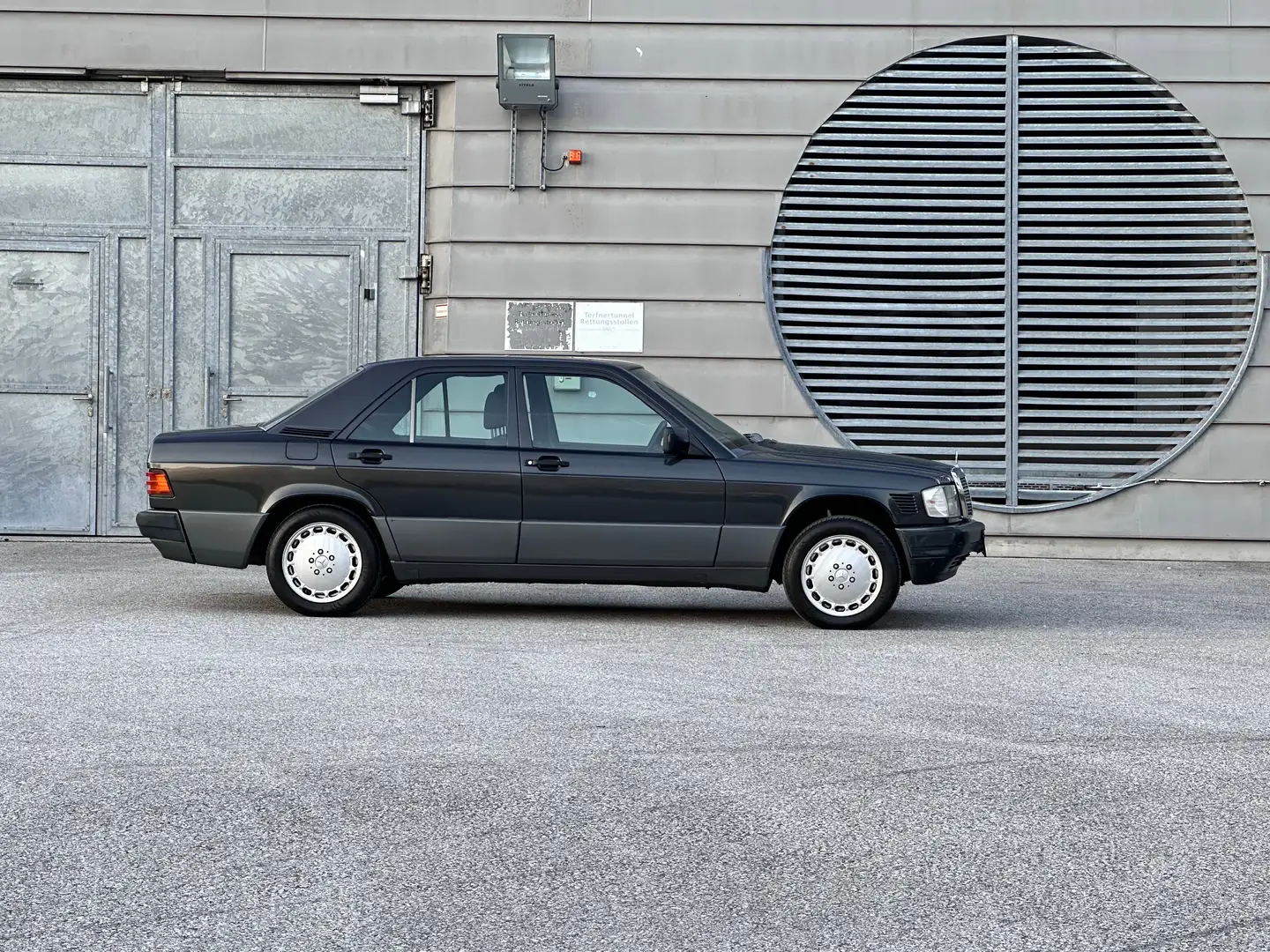 Mercedes-Benz 190 190 D 2,5 Turbo Ds. Sportline / 4 Sportsitze Schwarz - 1