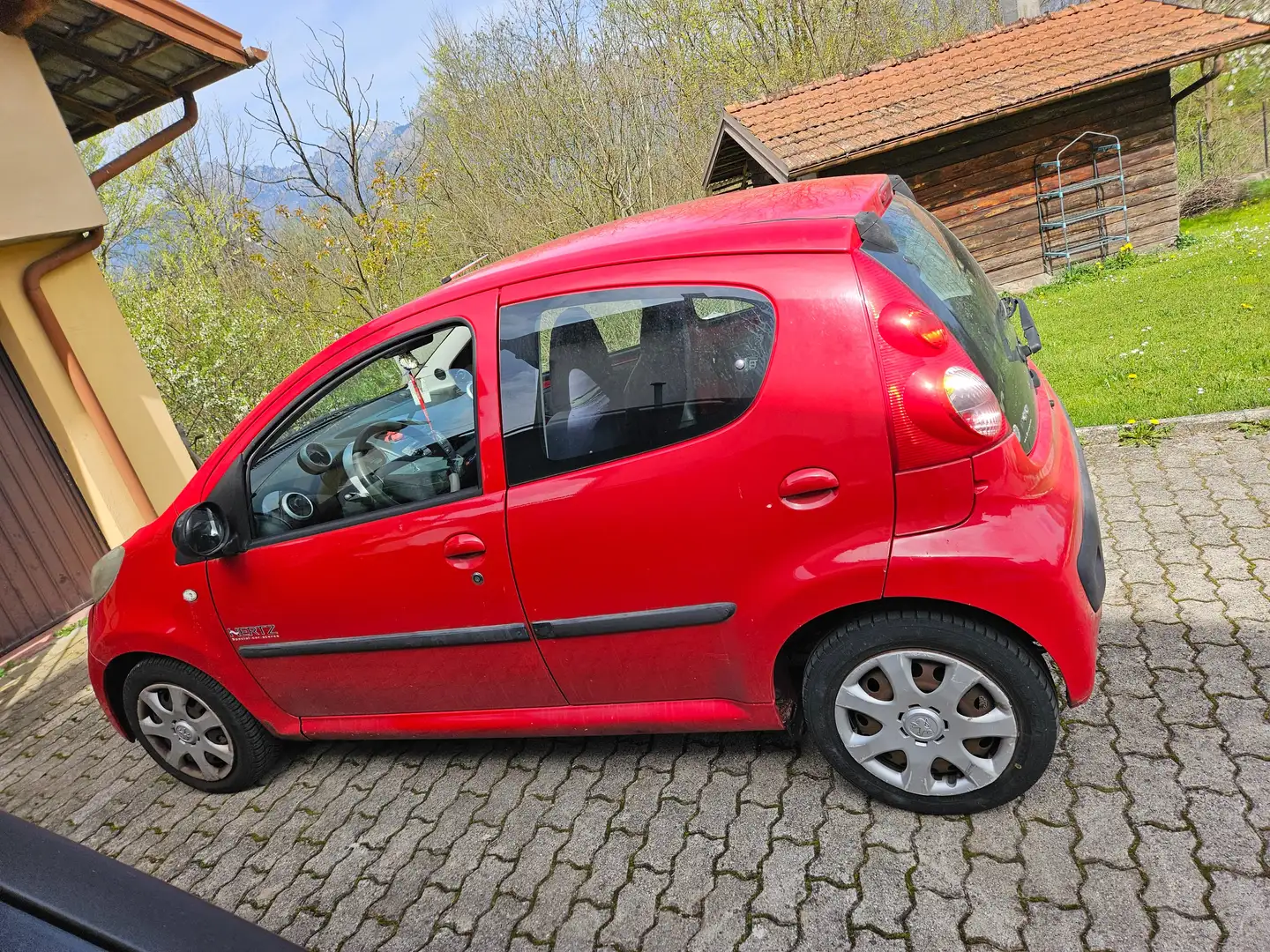 Peugeot 107 107 5p 1.4 hdi Plaisir Červená - 2