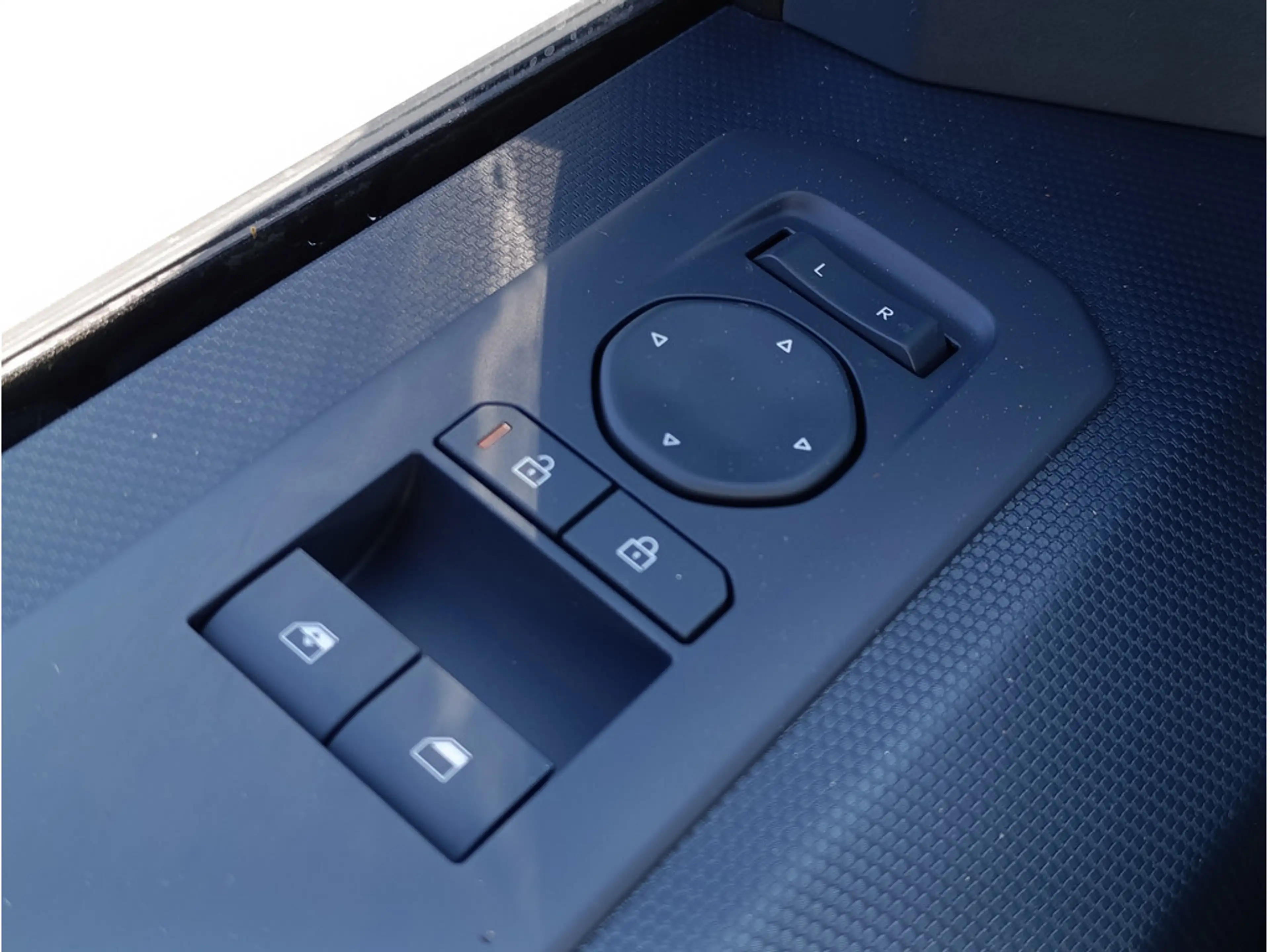 Kia PV5 Cargo Plus L2H1 71,2 kWh 4T — photo 13