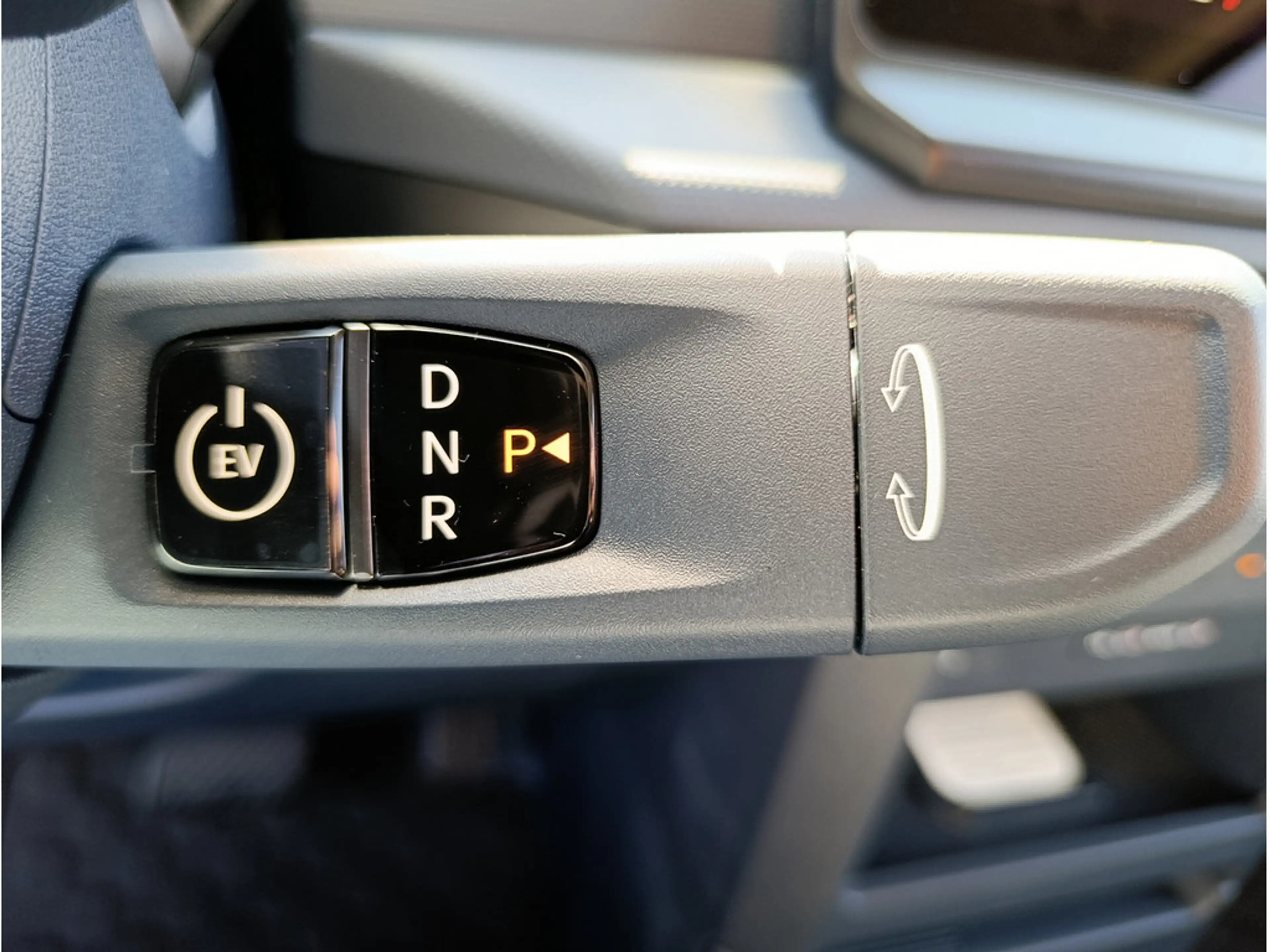 Kia PV5 Cargo Plus L2H1 71,2 kWh 4T — photo 11