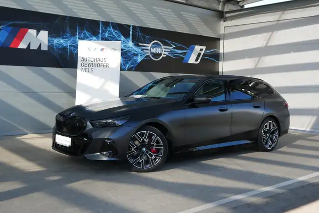 BMW i5 xDrive40 83,9kWh M-Paket Pro/AHK/Innovationspaket/Sitzlüftung/Bower&Wilkins/360°/Comfort Paket/Adapt