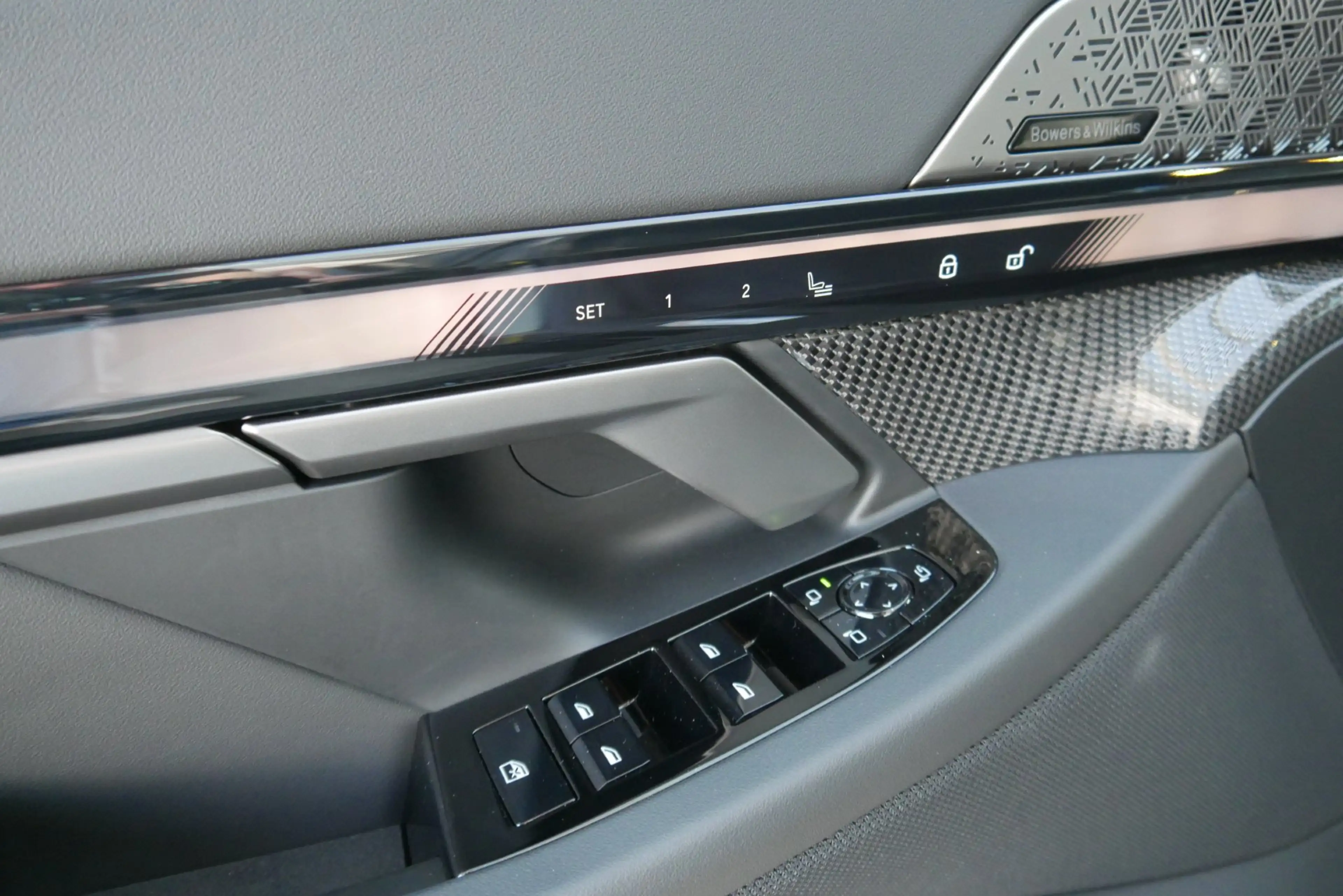 BMW i5 xDrive40 83,9kWh M-Paket Pro/AHK/Innovationspaket/Sitzlüftung/Bower&Wilkins/360°/Comfort Paket/Adapt — photo 9