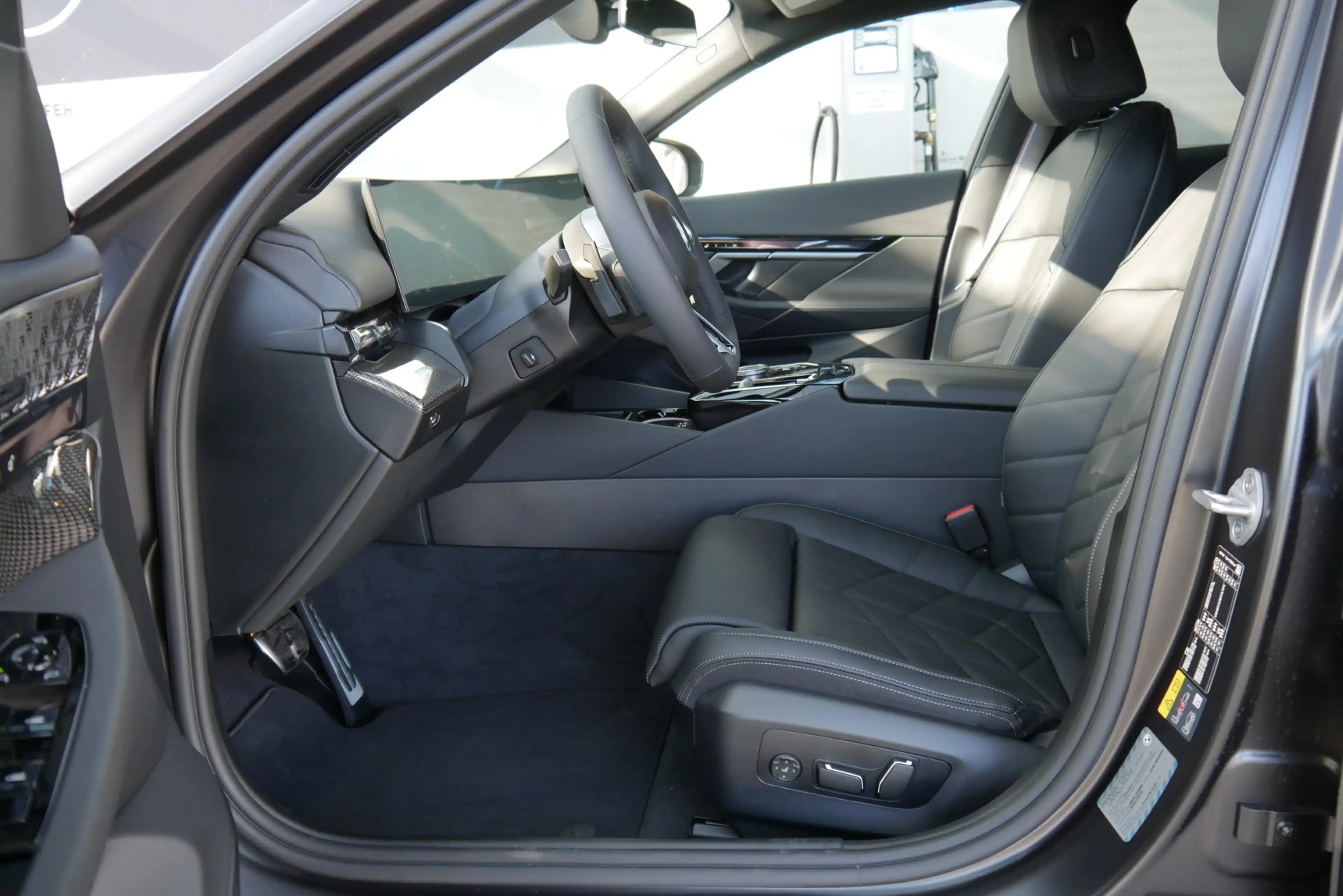 BMW i5 xDrive40 83,9kWh M-Paket Pro/AHK/Innovationspaket/Sitzlüftung/Bower&Wilkins/360°/Comfort Paket/Adapt — photo 8