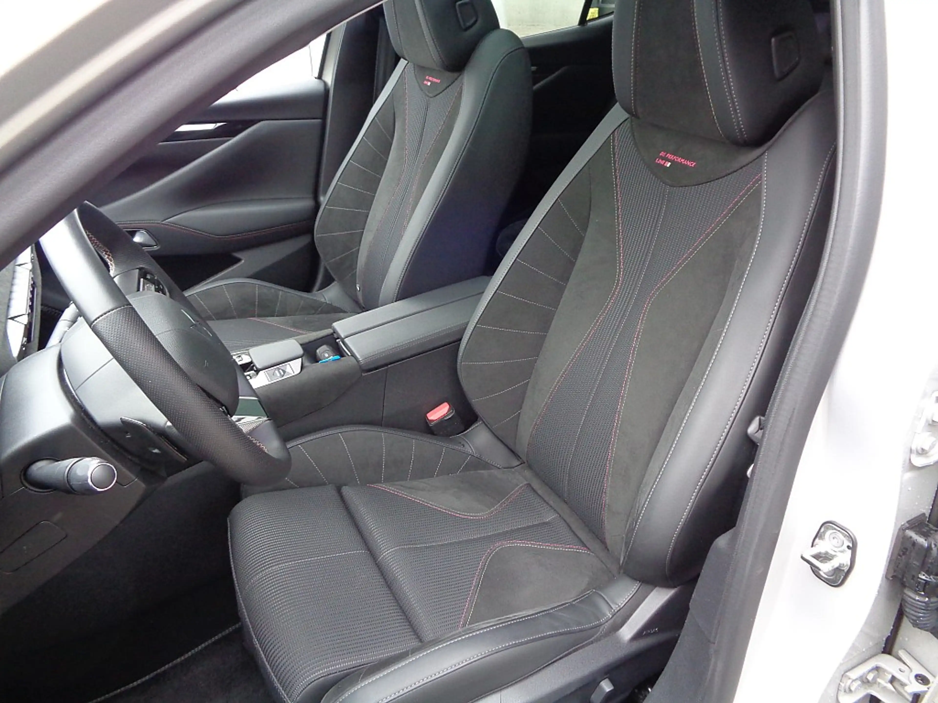 DS Automobiles DS 4 BlueHDi 130 Diesel S&S EAT8 Performance Line Sc... — photo 8