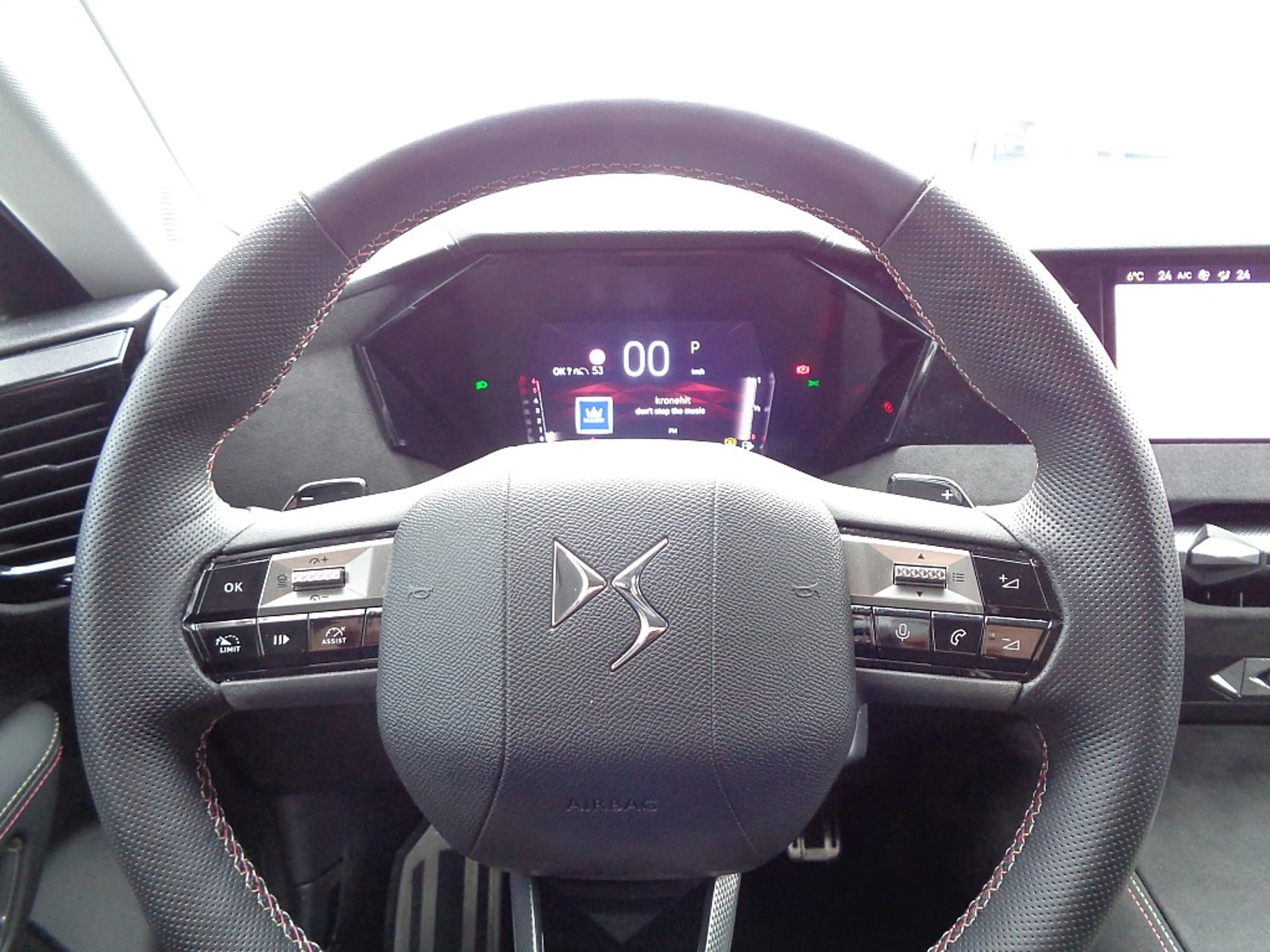 DS Automobiles DS 4 BlueHDi 130 Diesel S&S EAT8 Performance Line Sc... — photo 13