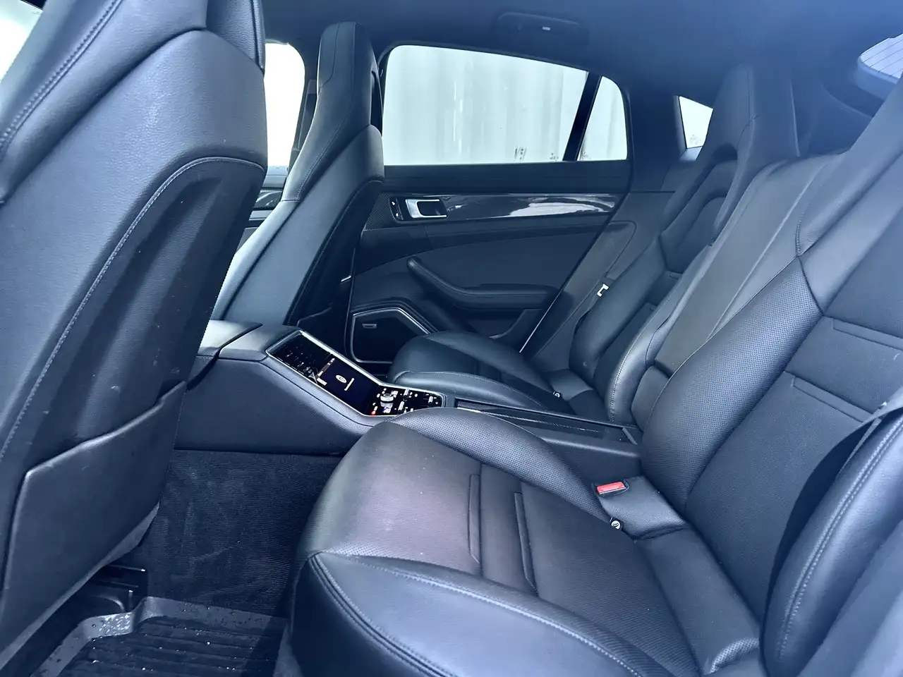 Porsche Panamera снимка Porsche Panamera