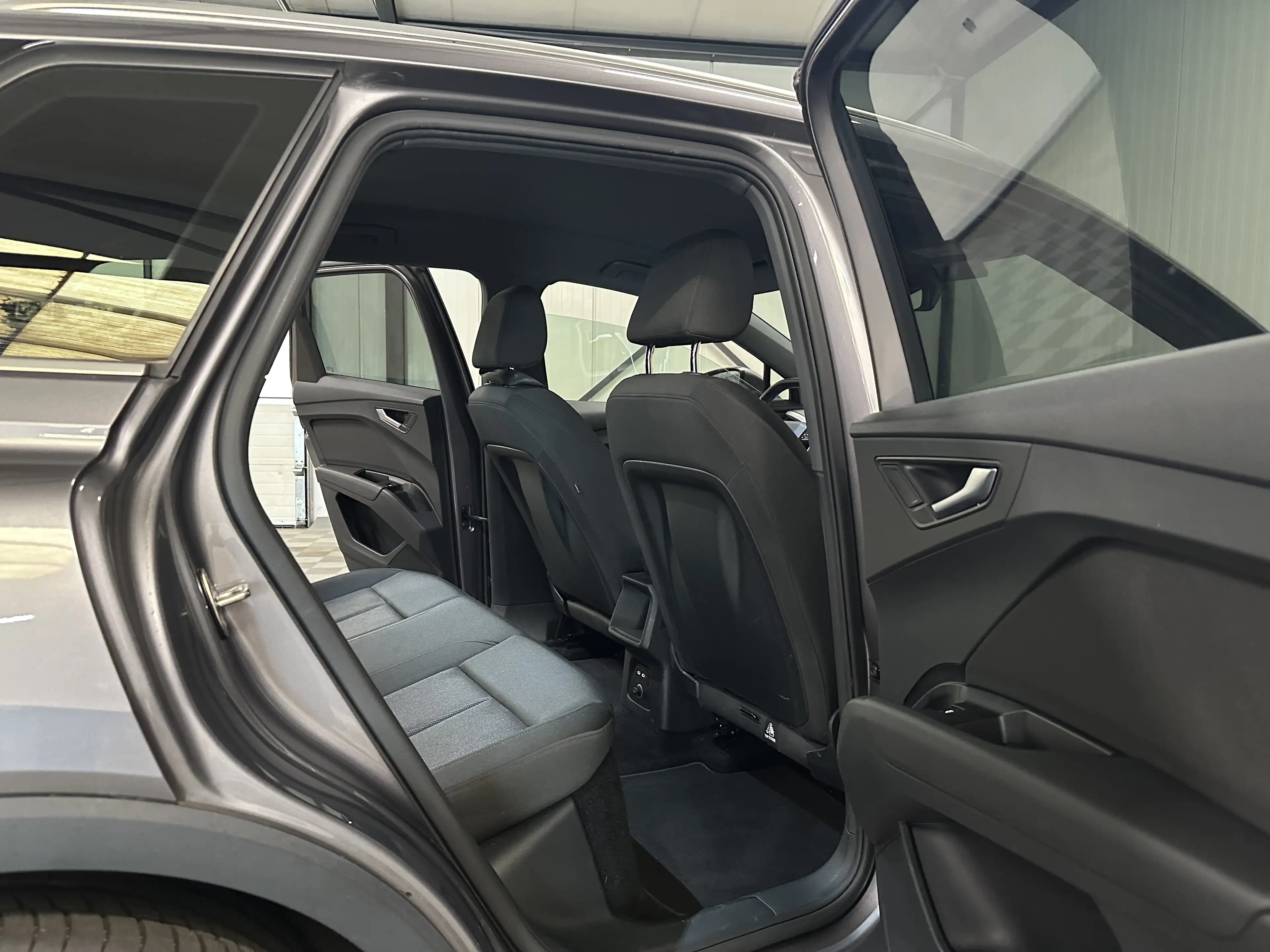 Audi Q4 e-tron 35 Launch Edition 55kWh | 74% SOH | Carplay | Trek — photo 5
