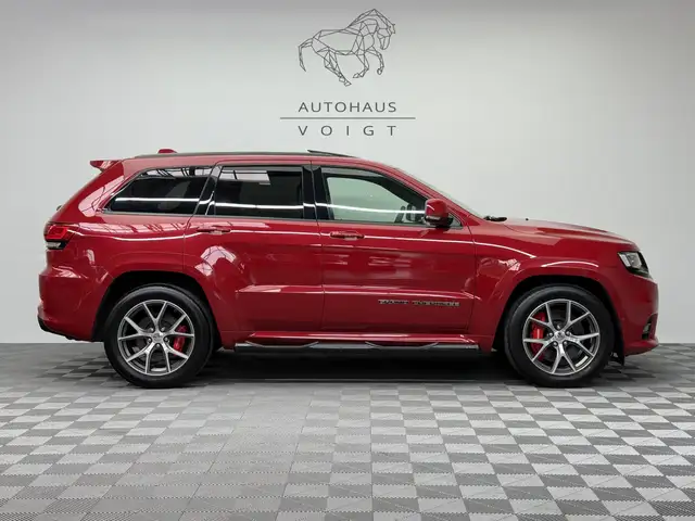 Jeep Grand Cherokee view 4