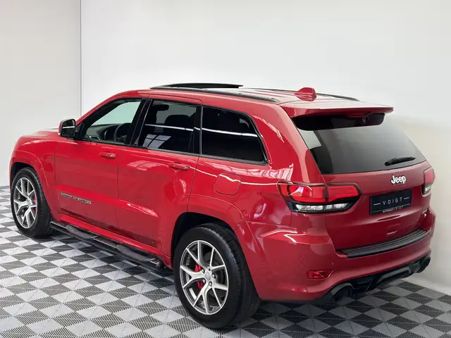 Jeep Grand Cherokee view 3