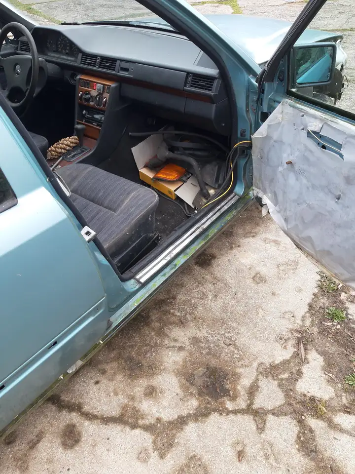 Mercedes-Benz E 200
