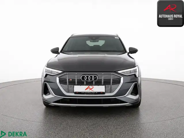 Audi E-Tron view 8