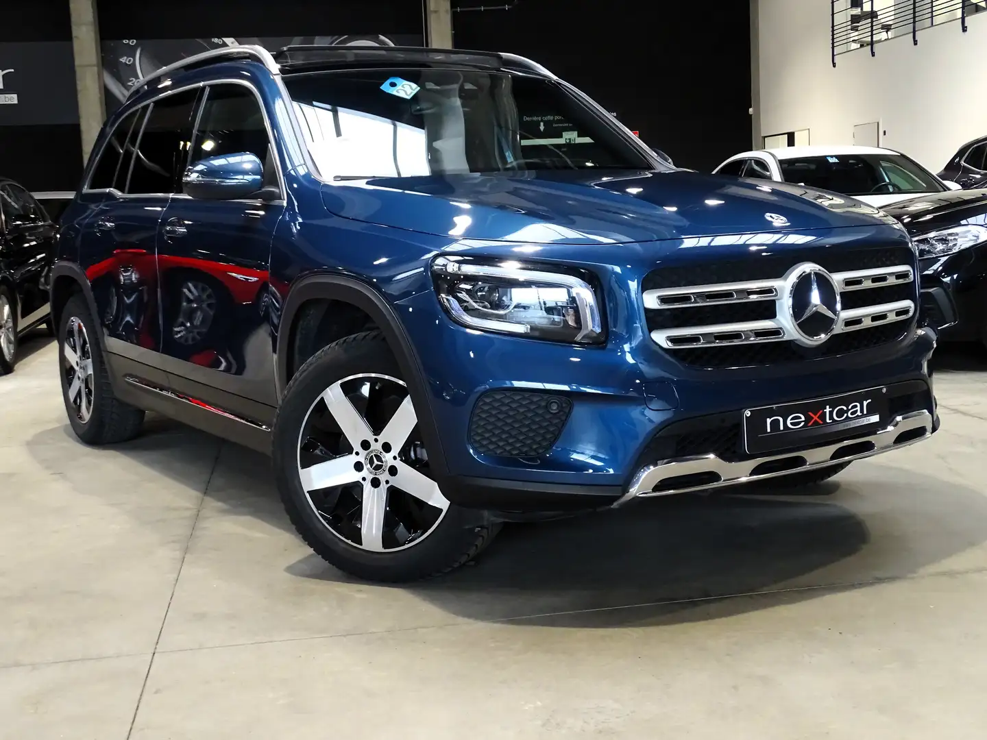 Mercedes-Benz GLB 200 Luxury 8GTRONIC *PANO-CUIR-LED-CAMERA-NAVI-PARK* Bleu - 2