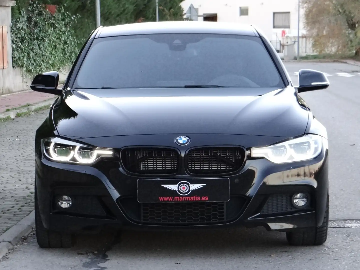 BMW 330 330e iPerformance Schwarz - 2