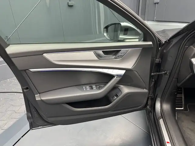 Audi A6 Avant view 13