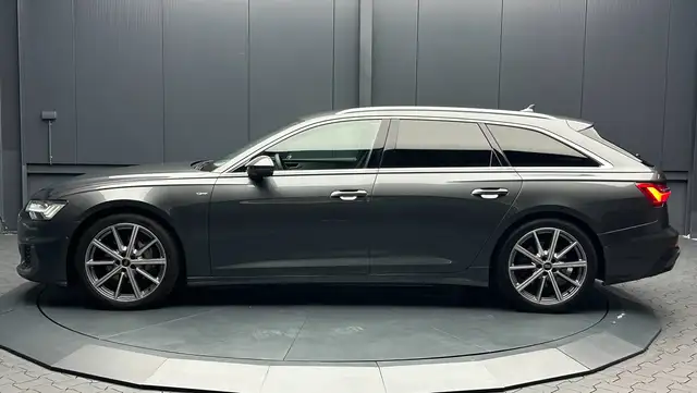 Audi A6 Avant view 2