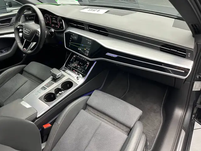 Audi A6 Avant view 11