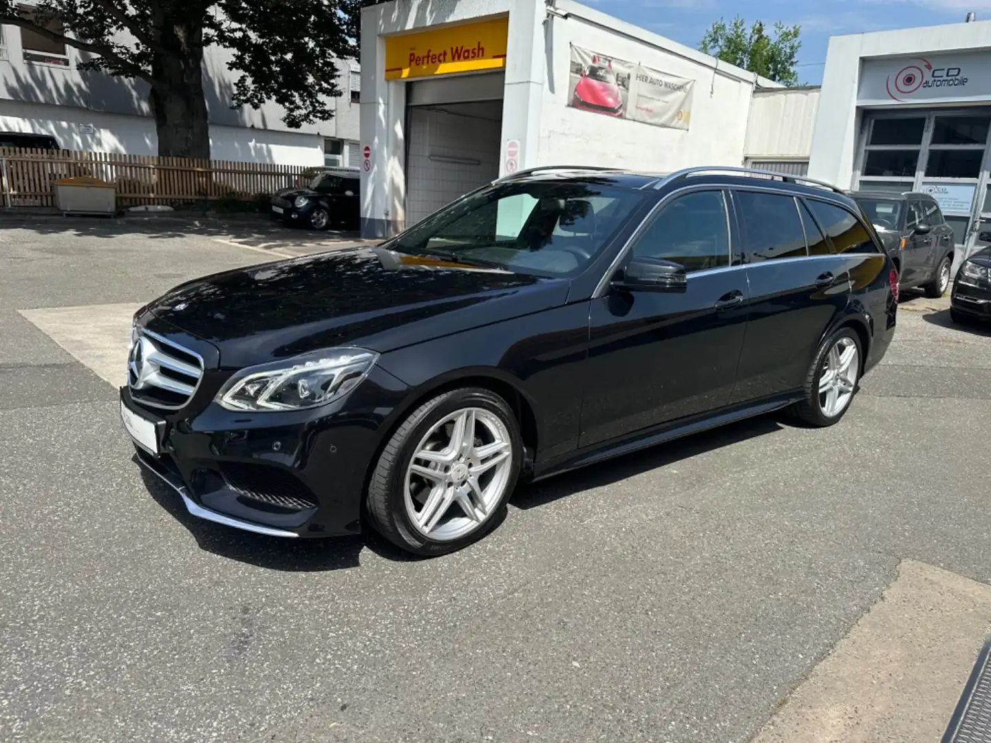Mercedes-Benz E 220 E -Klasse T-Modell E 220 CDI  AMG Line Schwarz - 2